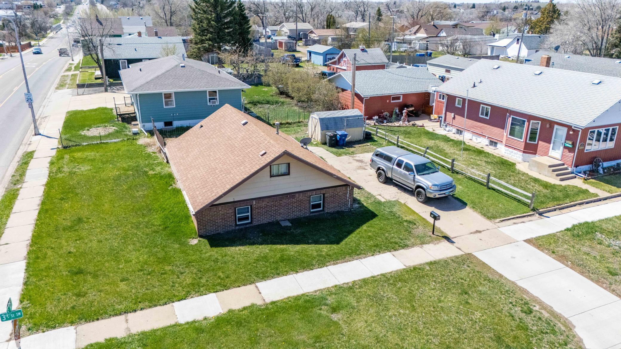 11 6th Avenue W, Dickinson ND 58601 - Photo 35 of 48