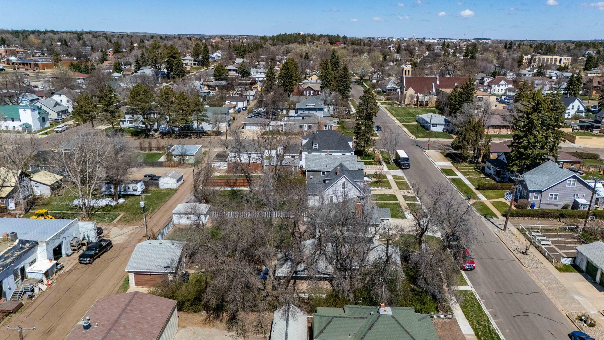 11 6th Avenue W, Dickinson ND 58601 - Photo 5 of 48
