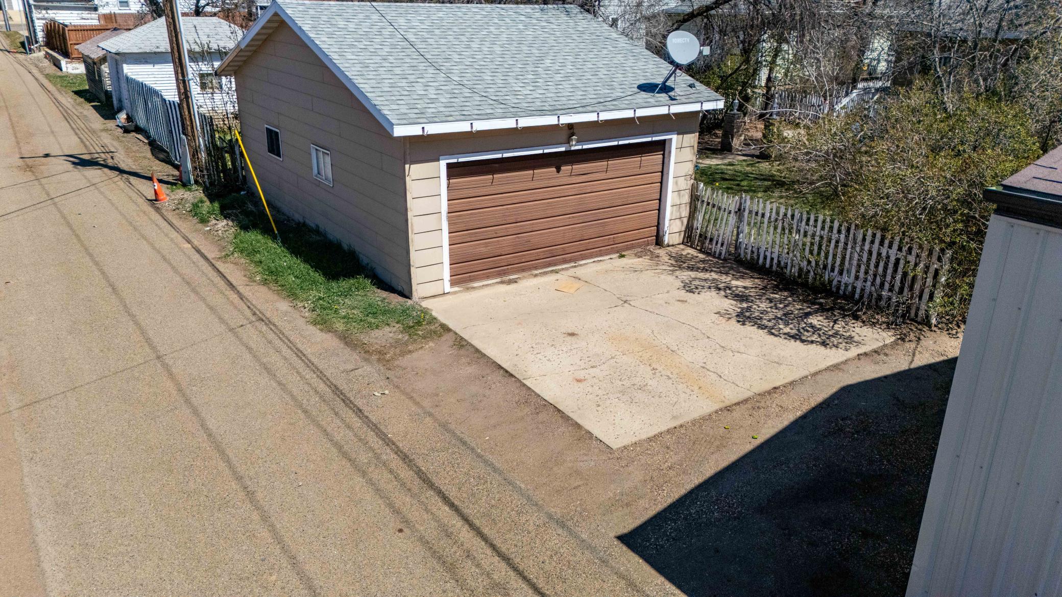 11 6th Avenue W, Dickinson ND 58601 - Photo 8 of 48