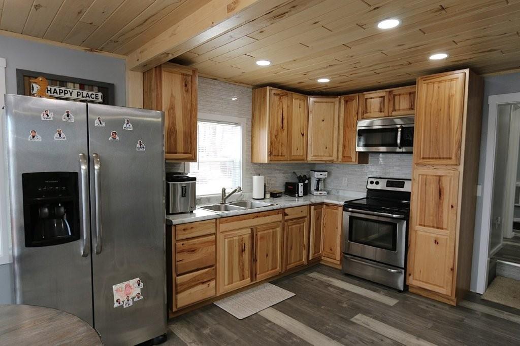 1960 single family home for sale at 45674 County Highway 31 in Pelican Rapids, MN — 2 bed, 1 bath (photo 5 of 18)