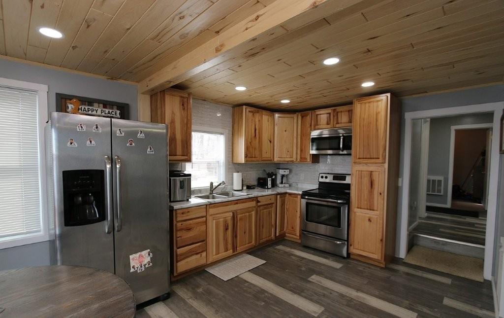 1960 single family home for sale at 45674 County Highway 31 in Pelican Rapids, MN — 2 bed, 1 bath (photo 6 of 18)