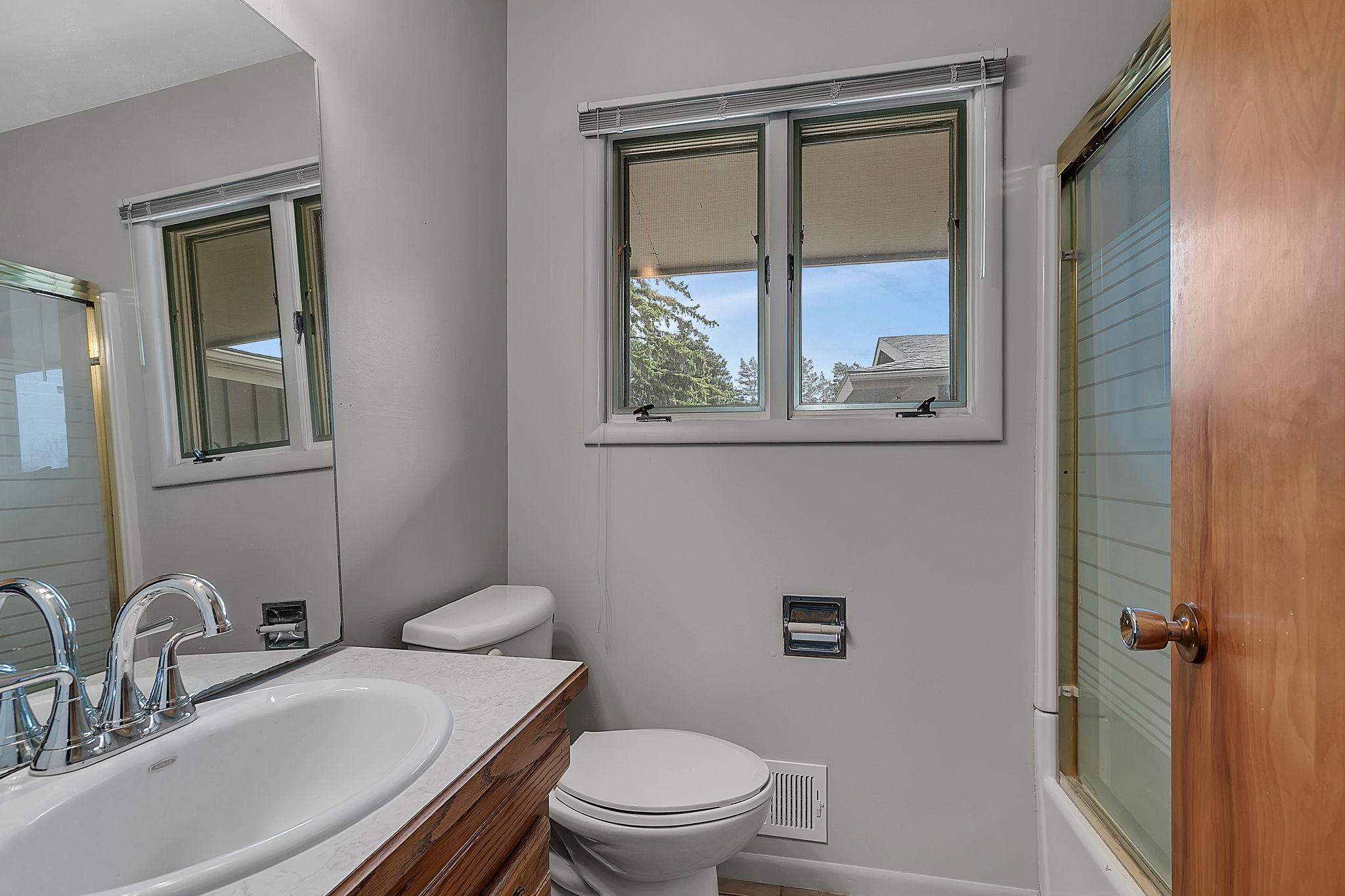 1961 single family home for sale at 3604 Crestwood Drive NE in Alexandria, MN — 2 bed, 3 bath (photo 28 of 59)