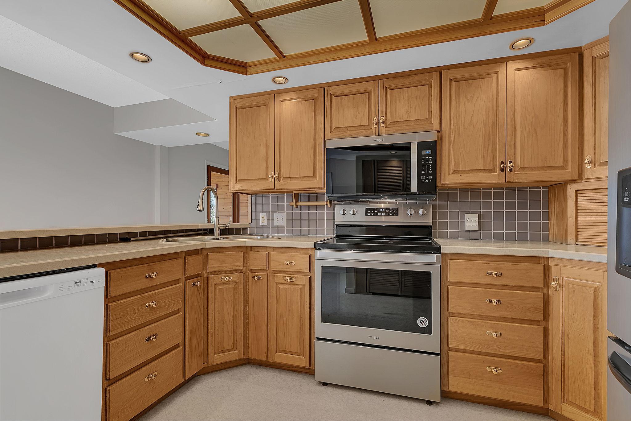1961 single family home for sale at 3604 Crestwood Drive NE in Alexandria, MN — 2 bed, 3 bath (photo 7 of 59)
