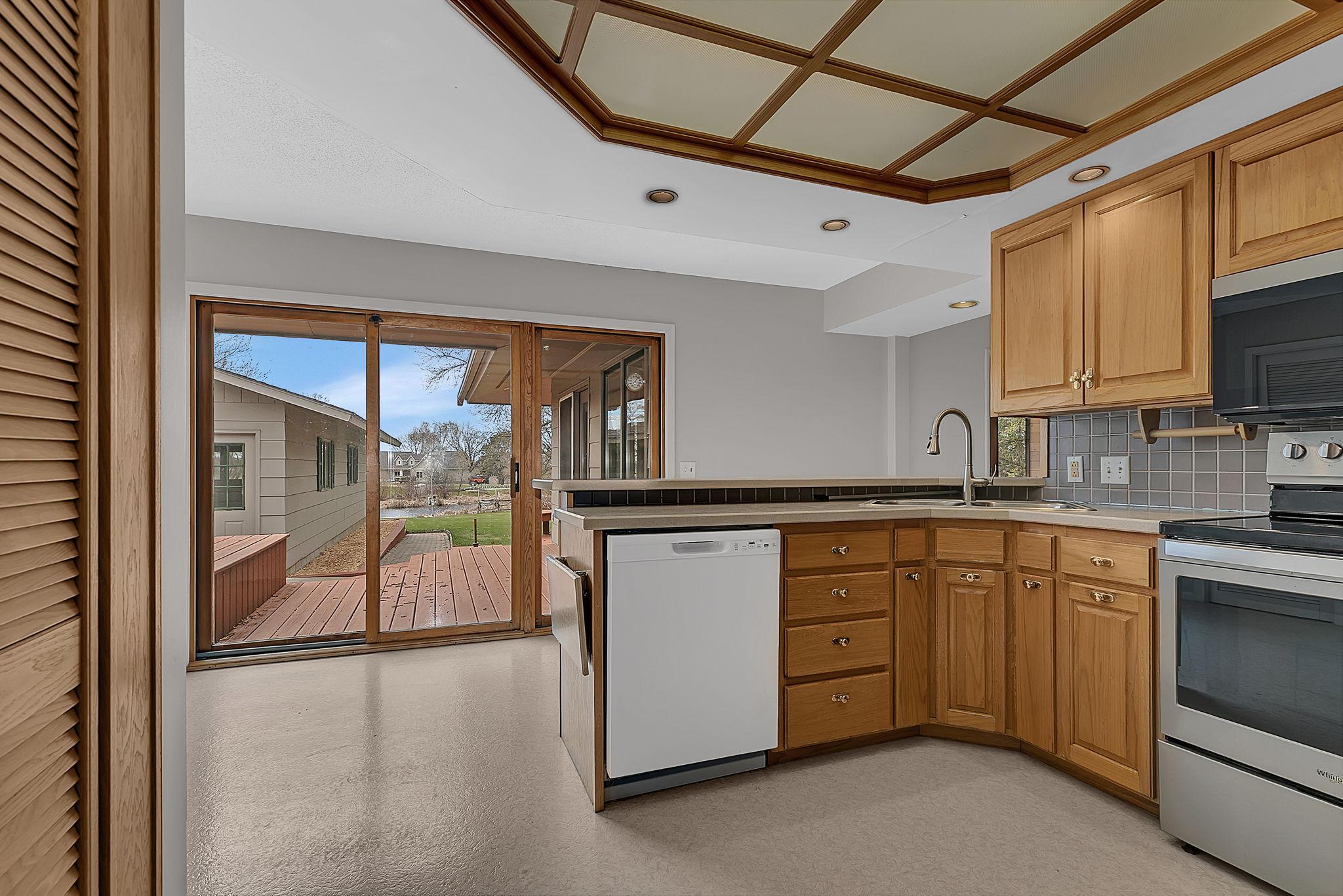 1961 single family home for sale at 3604 Crestwood Drive NE in Alexandria, MN — 2 bed, 3 bath (photo 8 of 59)