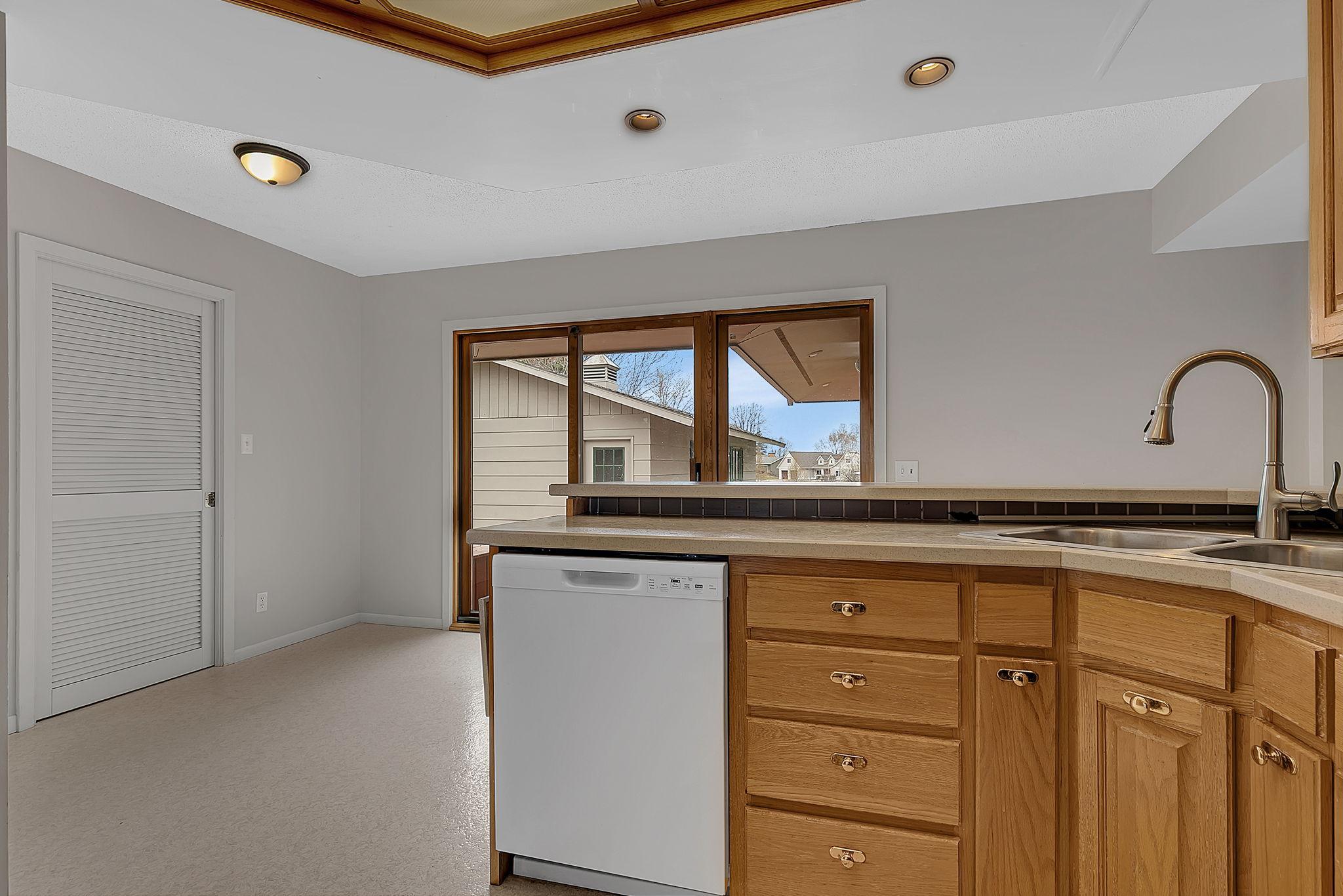 1961 single family home for sale at 3604 Crestwood Drive NE in Alexandria, MN — 2 bed, 3 bath (photo 9 of 59)