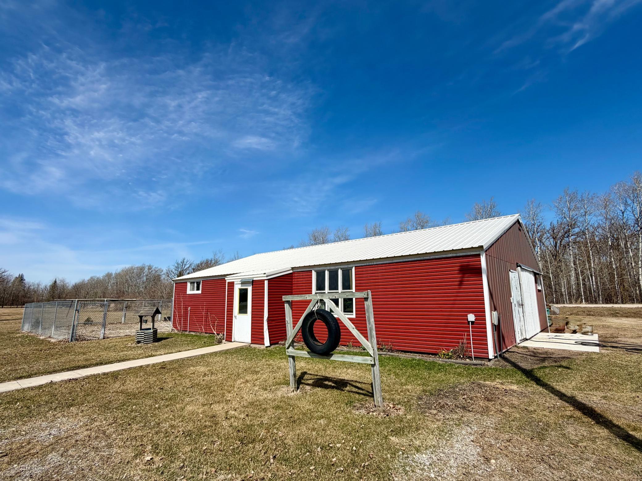 1993 single family home for sale at 43381 State Highway 11 in Roseau, MN — 3 bed, 1 bath (photo 4 of 7)