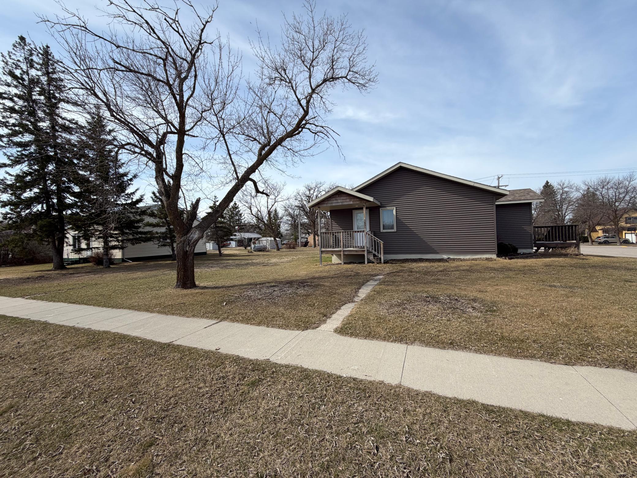 1952 single family home for sale at 601 Main Street S in Karlstad, MN — 3 bed, 1 bath (photo 5 of 6)