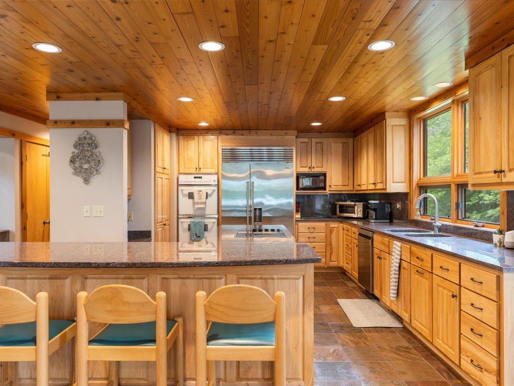 1993 single family home for sale at 27620 Island View Drive in Park Rapids, MN — 5 bed, 6 bath (photo 17 of 52)