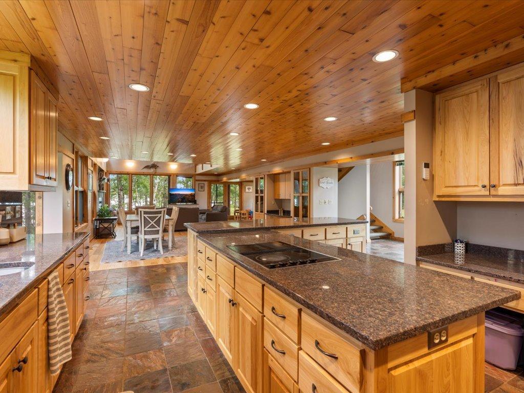1993 single family home for sale at 27620 Island View Drive in Park Rapids, MN — 5 bed, 6 bath (photo 18 of 52)