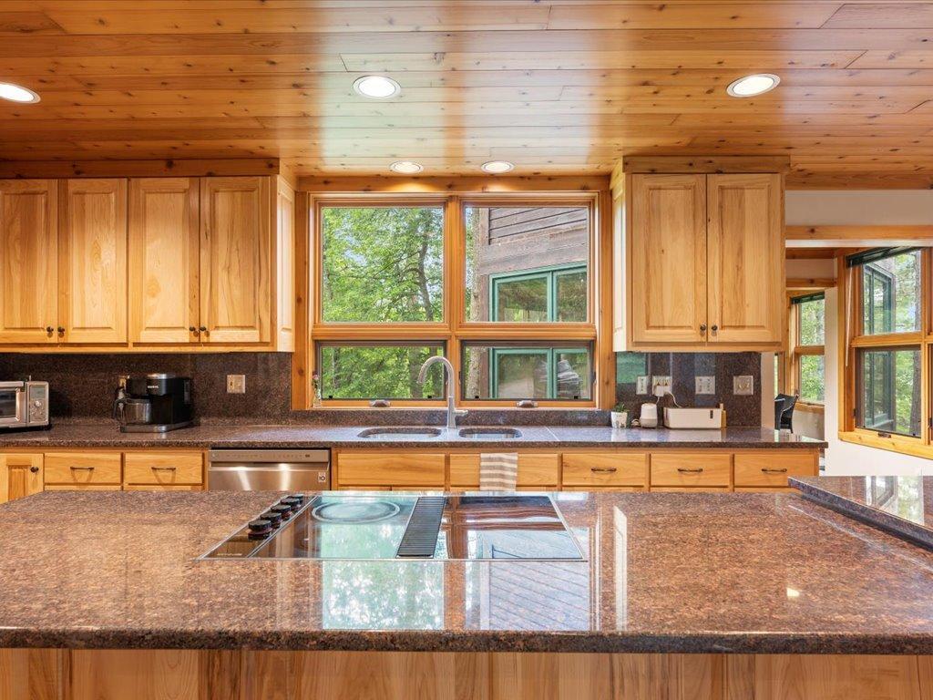 1993 single family home for sale at 27620 Island View Drive in Park Rapids, MN — 5 bed, 6 bath (photo 19 of 52)