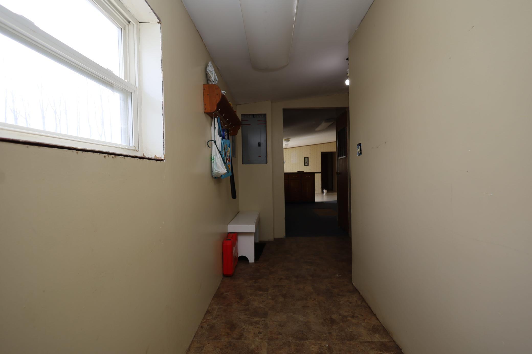 1995 single family home for sale at 205 Arnold Avenue in Portland, ND — 6 bed, 4 bath (photo 5 of 23)