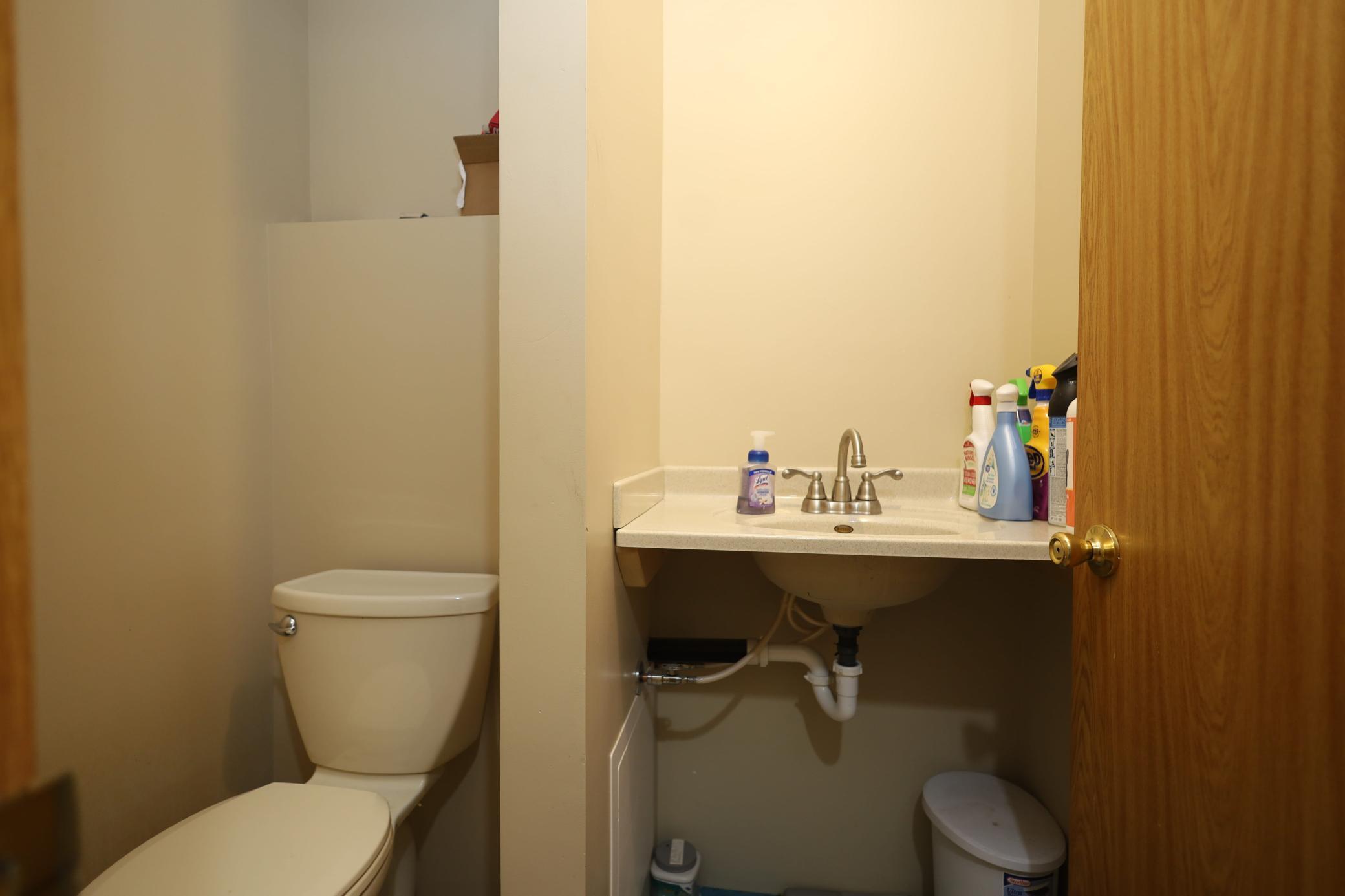 1995 single family home for sale at 205 Arnold Avenue in Portland, ND — 6 bed, 4 bath (photo 6 of 23)