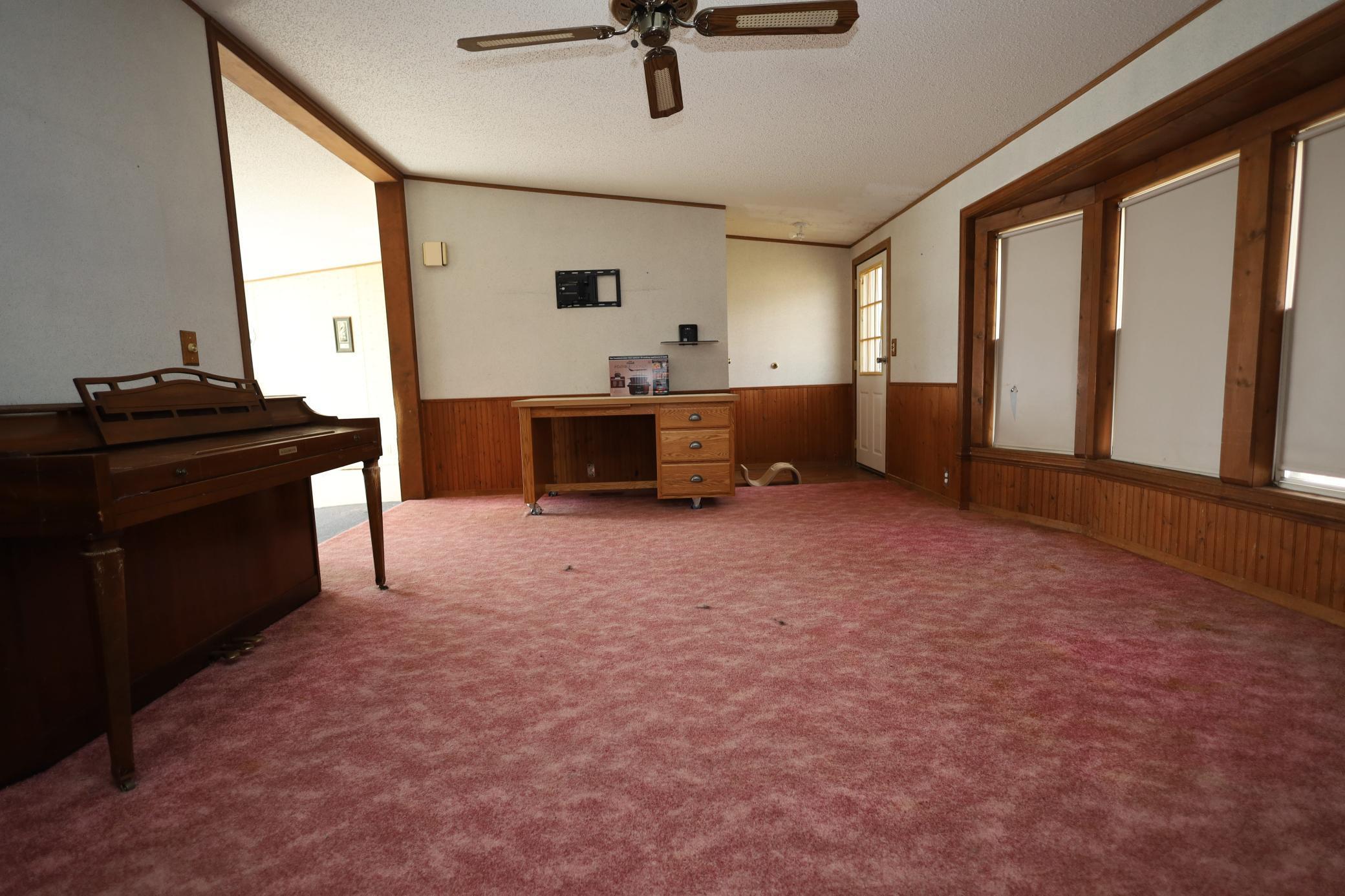 1995 single family home for sale at 205 Arnold Avenue in Portland, ND — 6 bed, 4 bath (photo 8 of 23)