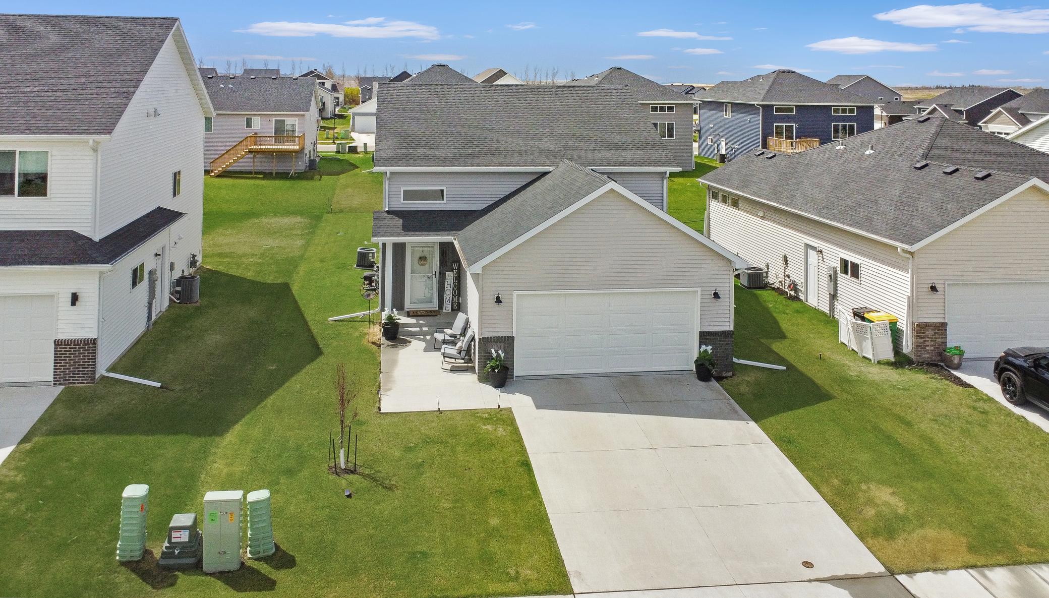 2023 single family home for sale at 1151 Marlys Drive W in West Fargo, ND — 3 bed, 3 bath (photo 2 of 42)