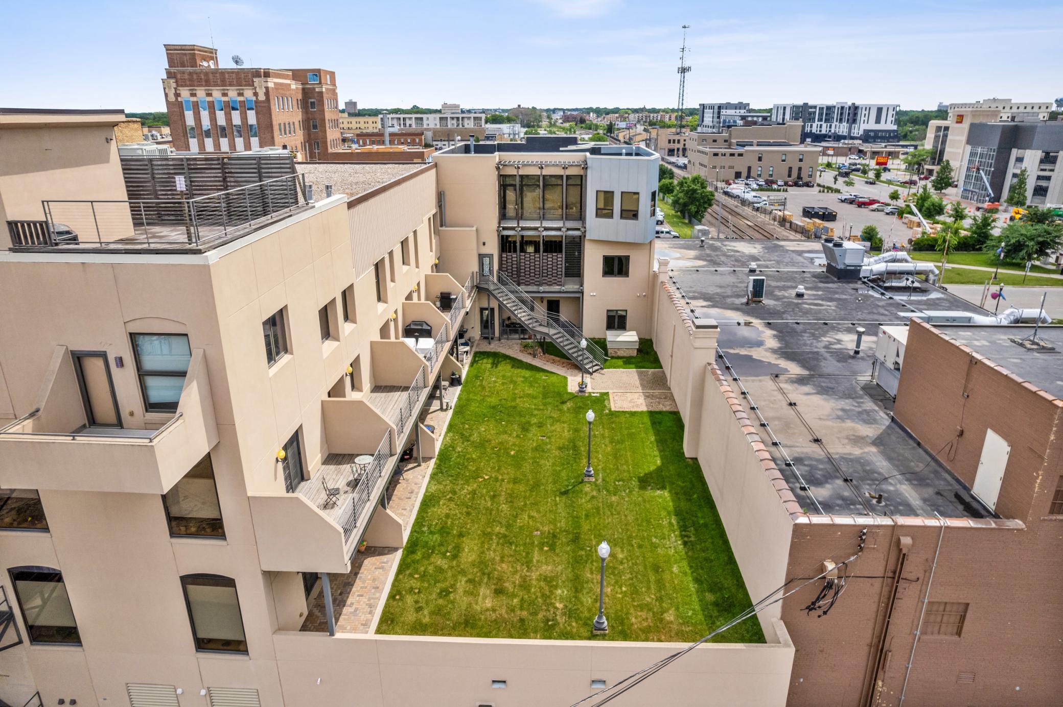 2004 condo for sale at 12 Broadway N, Unit 201 in Fargo, ND — 2 bed, 2 bath (photo 2 of 39)
