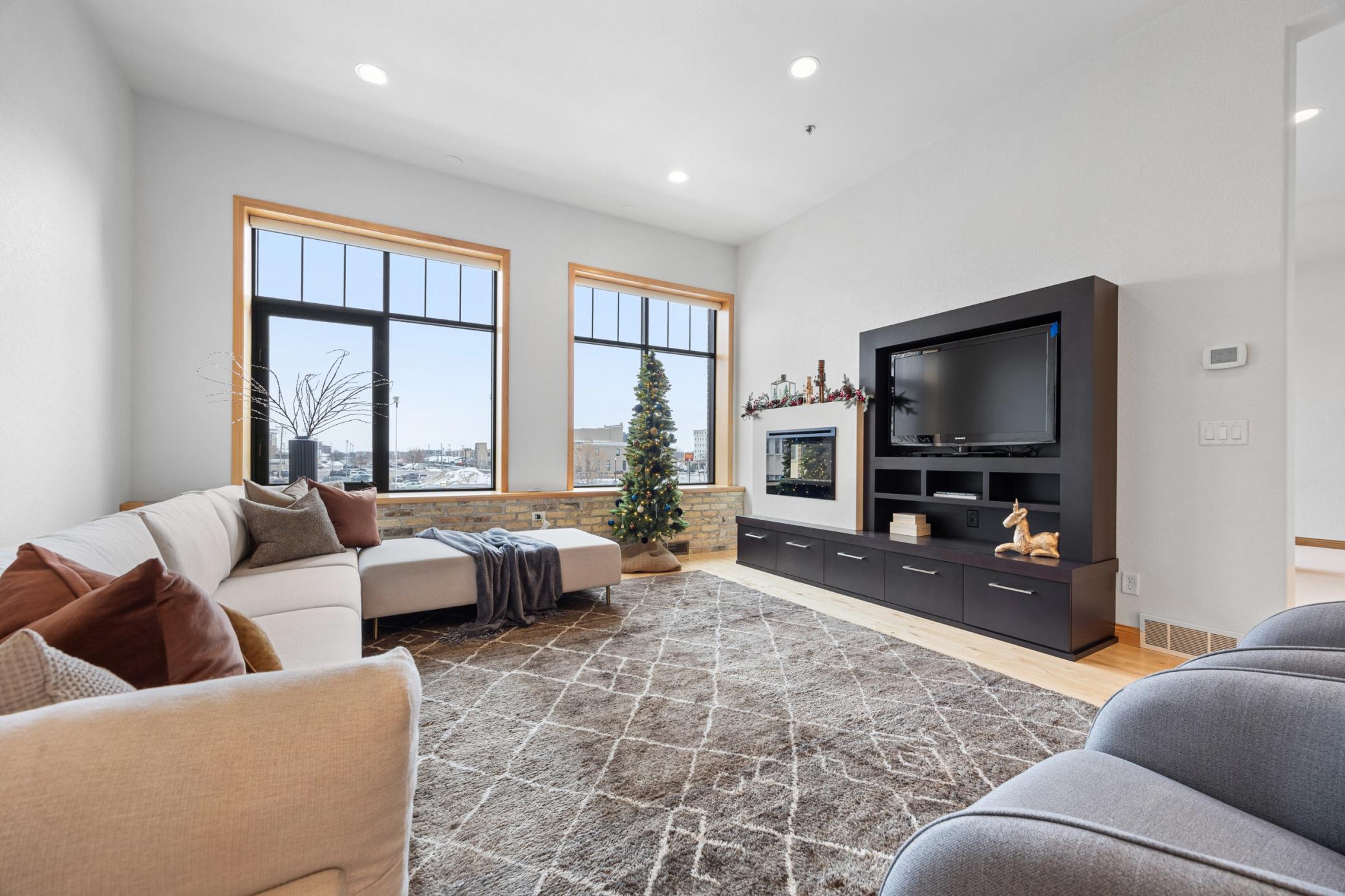 2004 condo for sale at 12 Broadway N, Unit 201 in Fargo, ND — 2 bed, 2 bath (photo 16 of 39)