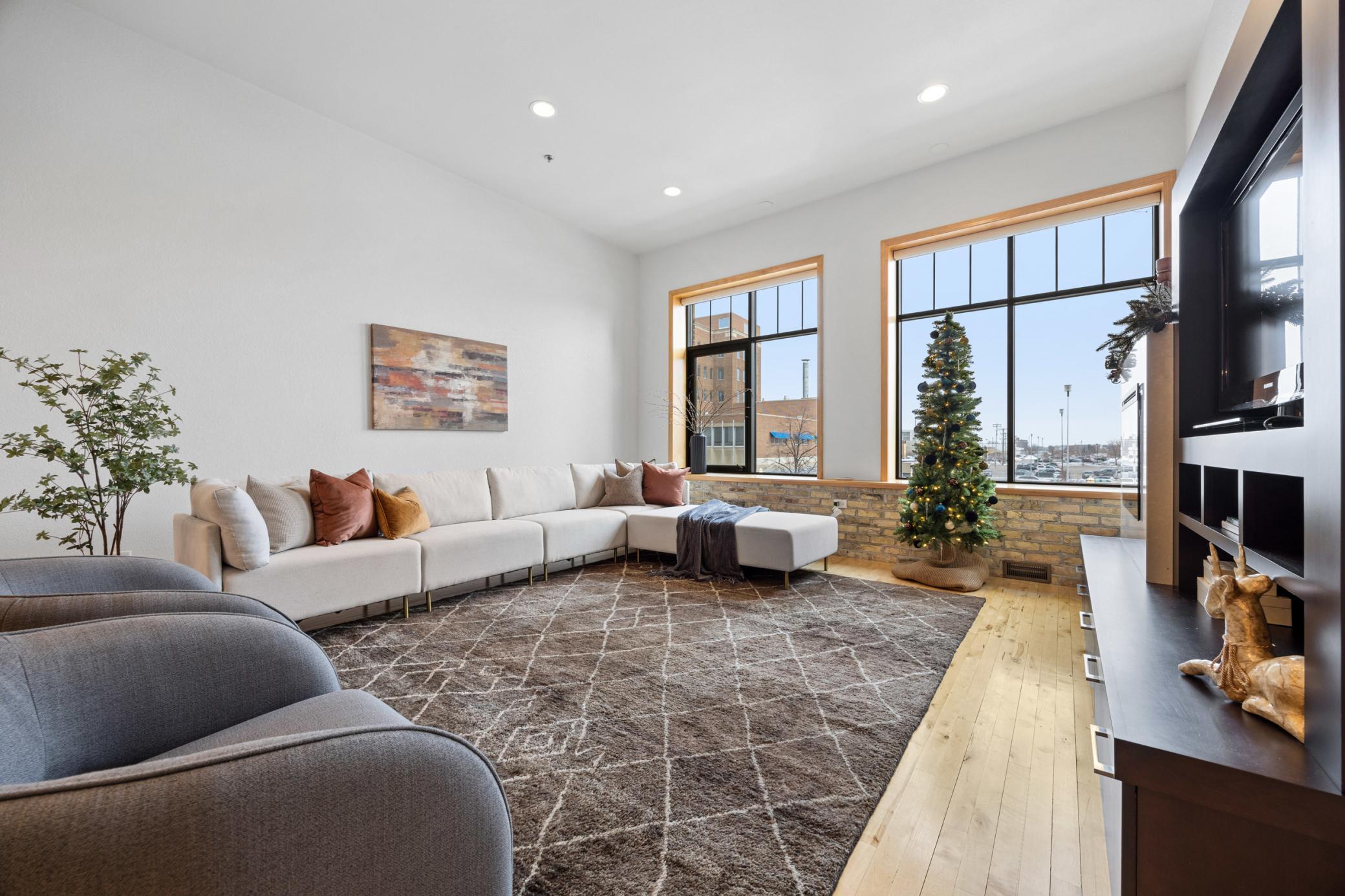 2004 condo for sale at 12 Broadway N, Unit 201 in Fargo, ND — 2 bed, 2 bath (photo 18 of 39)