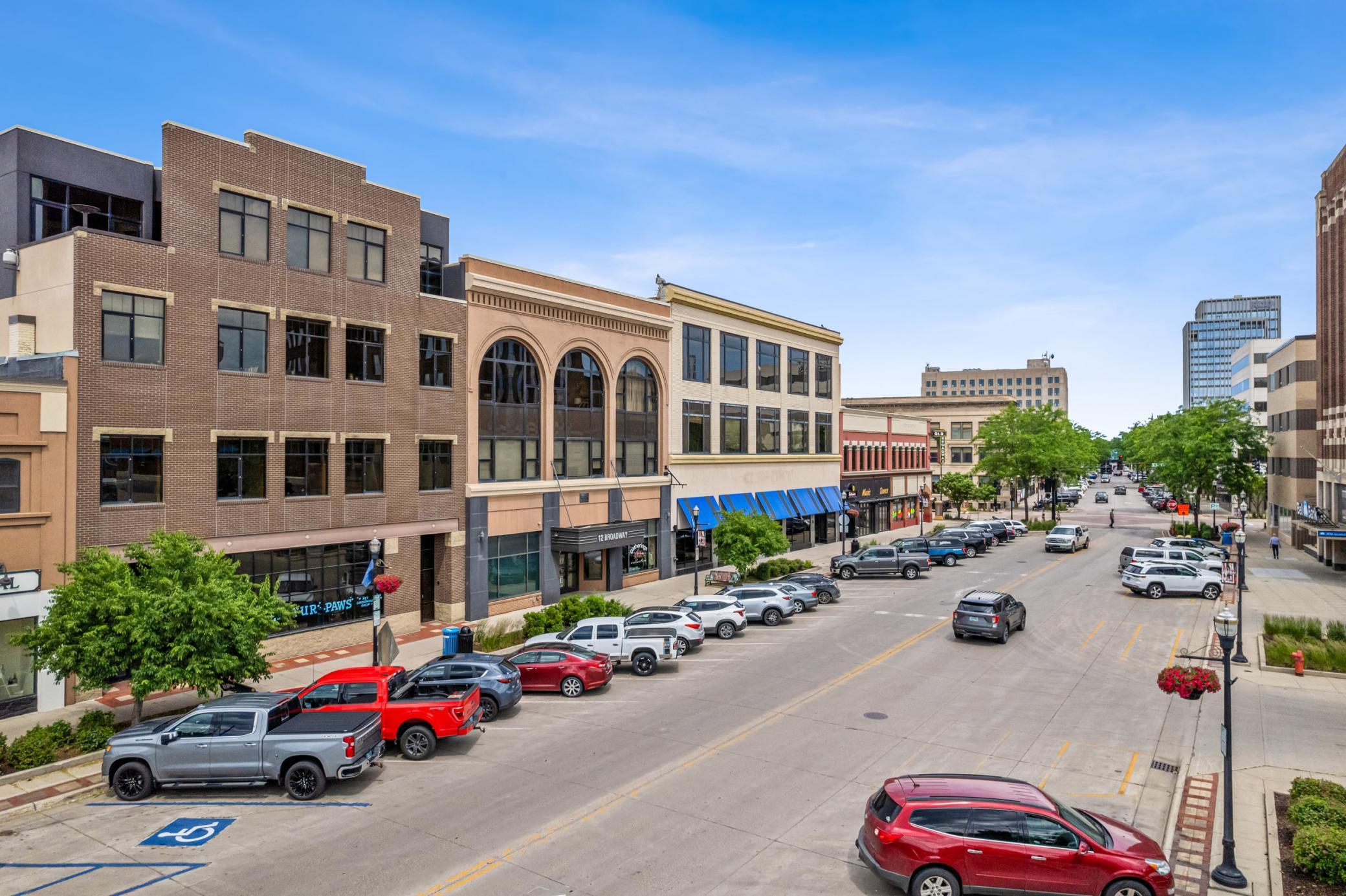 2004 condo for sale at 12 Broadway N, Unit 201 in Fargo, ND — 2 bed, 2 bath (photo 3 of 39)