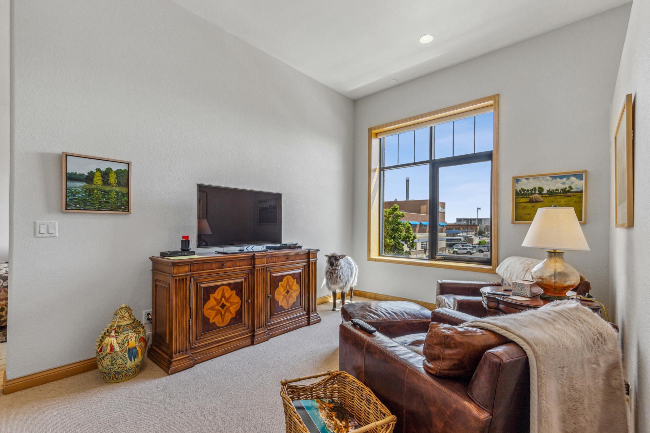 2004 condo for sale at 12 Broadway N, Unit 201 in Fargo, ND — 2 bed, 2 bath (photo 22 of 39)