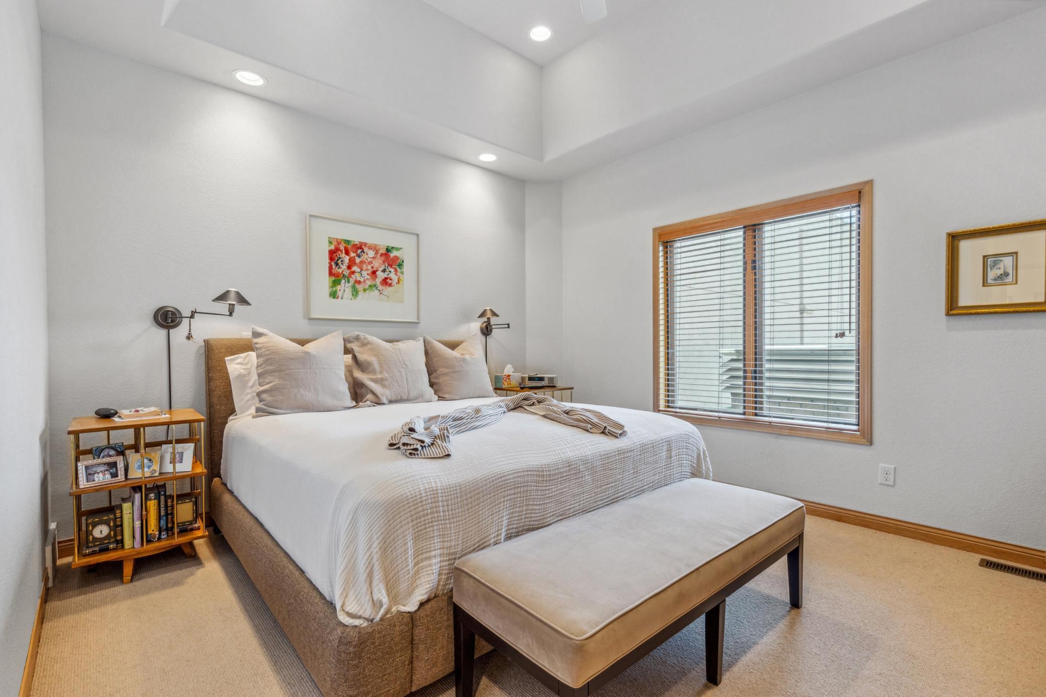 2004 condo for sale at 12 Broadway N, Unit 201 in Fargo, ND — 2 bed, 2 bath (photo 24 of 39)