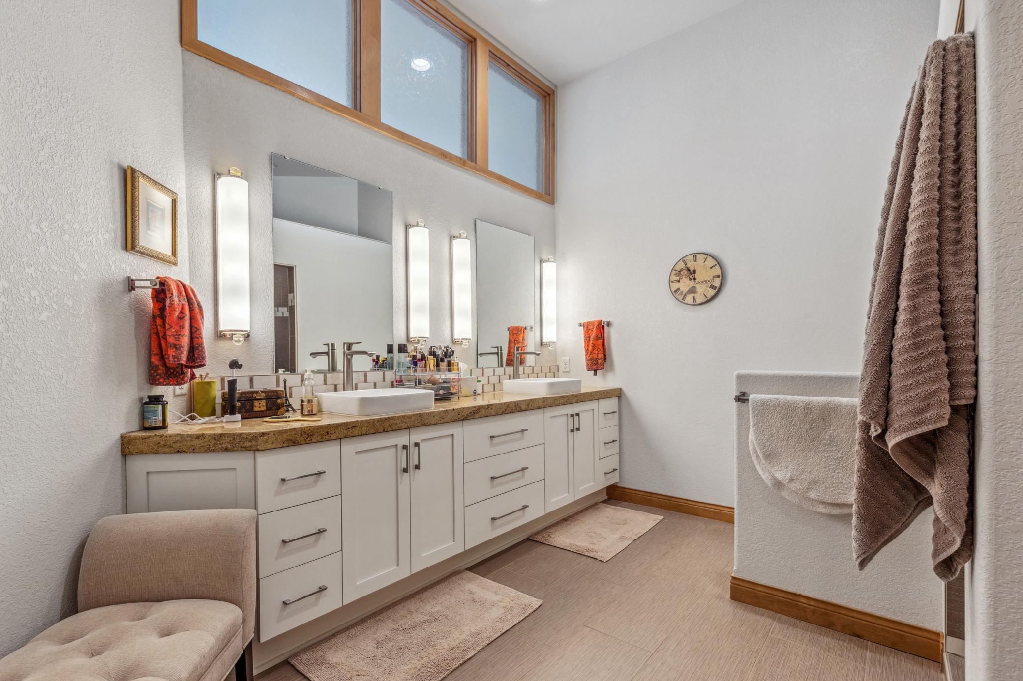 2004 condo for sale at 12 Broadway N, Unit 201 in Fargo, ND — 2 bed, 2 bath (photo 29 of 39)