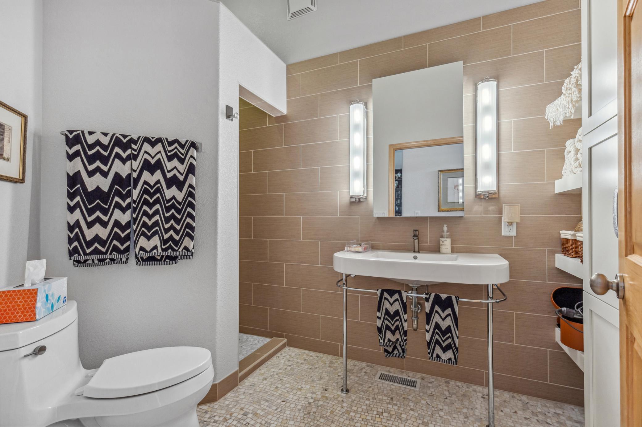 2004 condo for sale at 12 Broadway N, Unit 201 in Fargo, ND — 2 bed, 2 bath (photo 34 of 39)