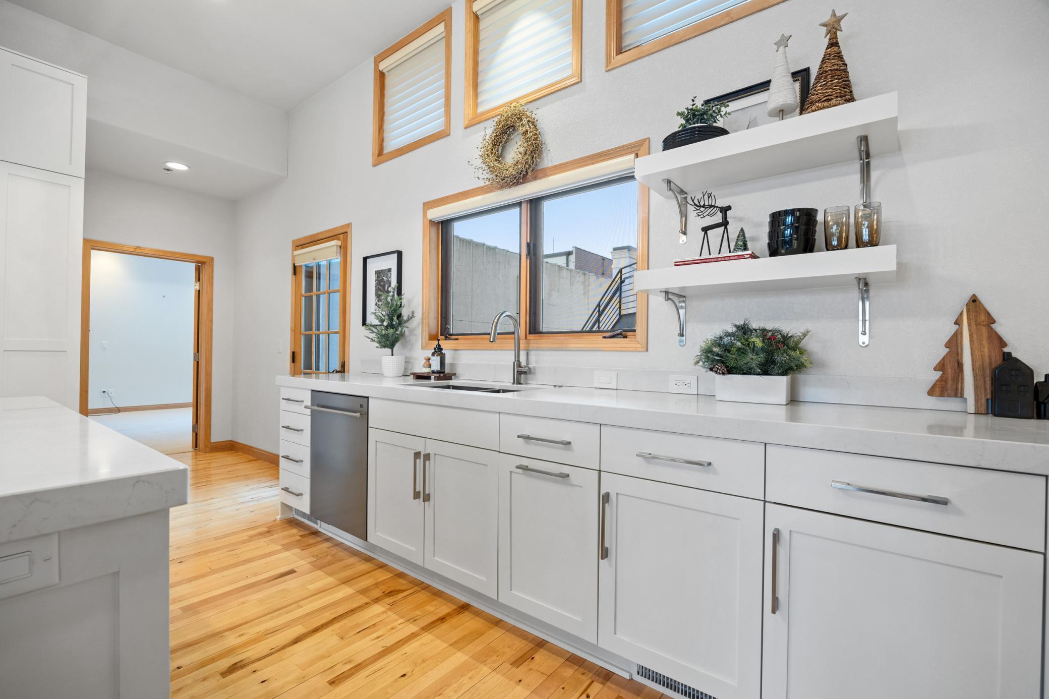 2004 condo for sale at 12 Broadway N, Unit 201 in Fargo, ND — 2 bed, 2 bath (photo 10 of 39)