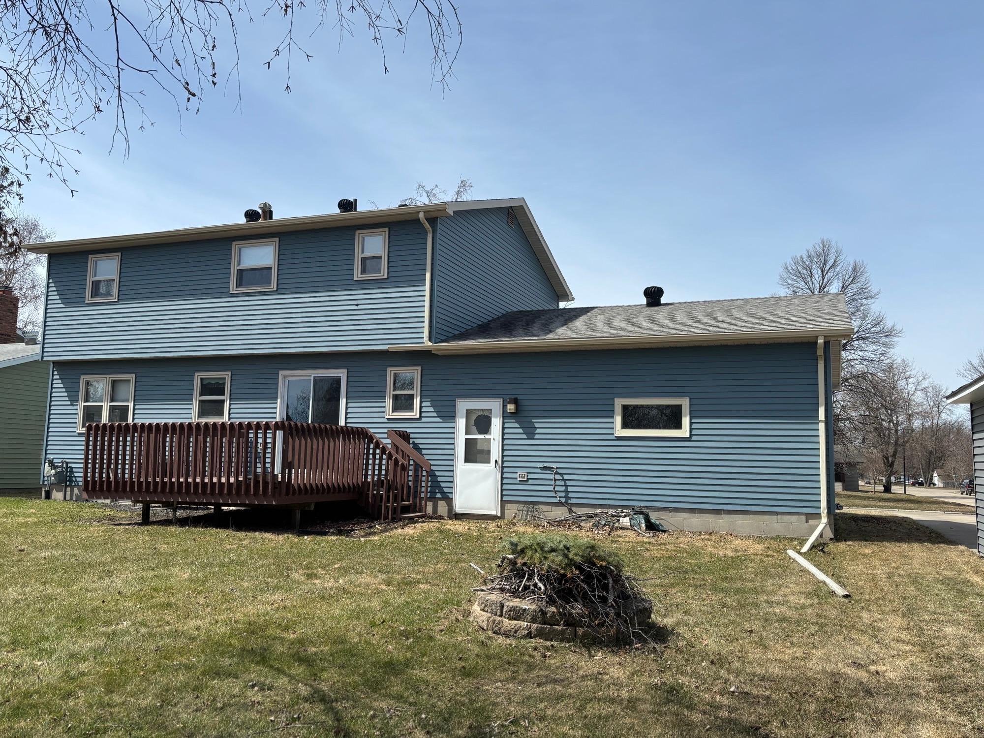 1969 single family home for sale at 804 Crocker Avenue S in Thief River Falls, MN — 4 bed, 3 bath (photo 2 of 33)