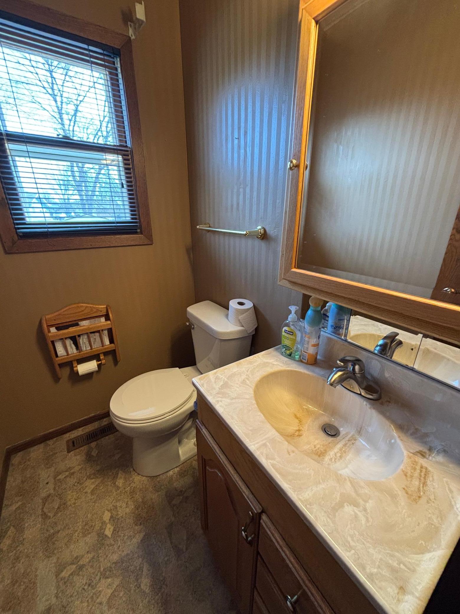 1969 single family home for sale at 804 Crocker Avenue S in Thief River Falls, MN — 4 bed, 3 bath (photo 13 of 33)