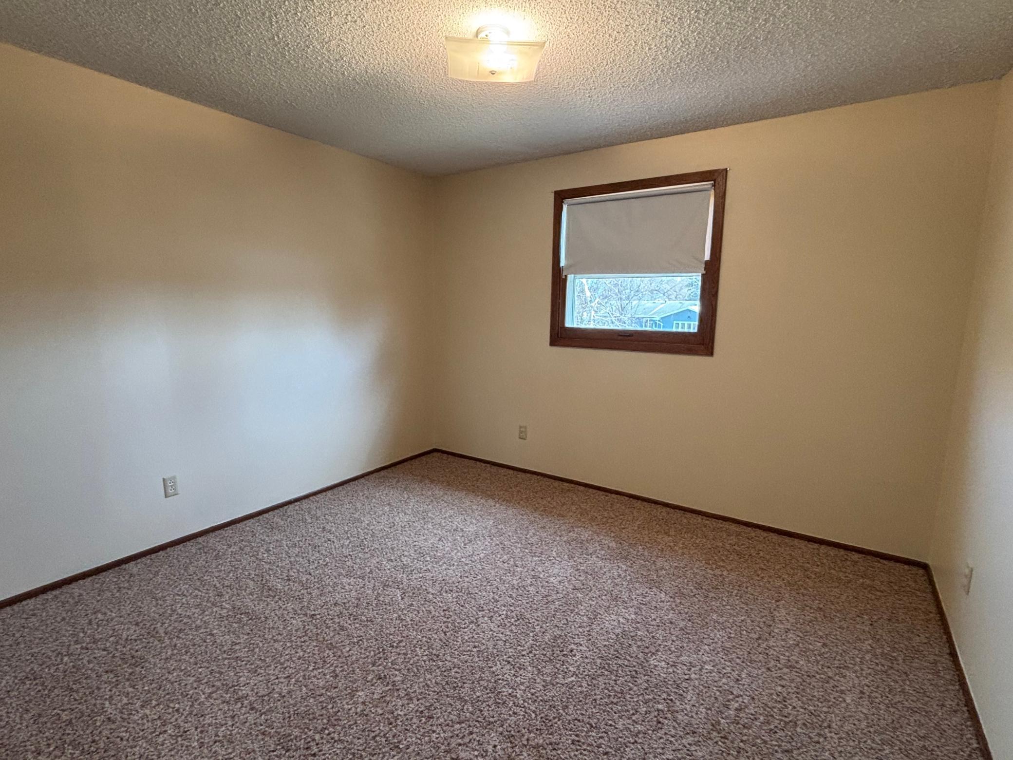 1969 single family home for sale at 804 Crocker Avenue S in Thief River Falls, MN — 4 bed, 3 bath (photo 18 of 33)