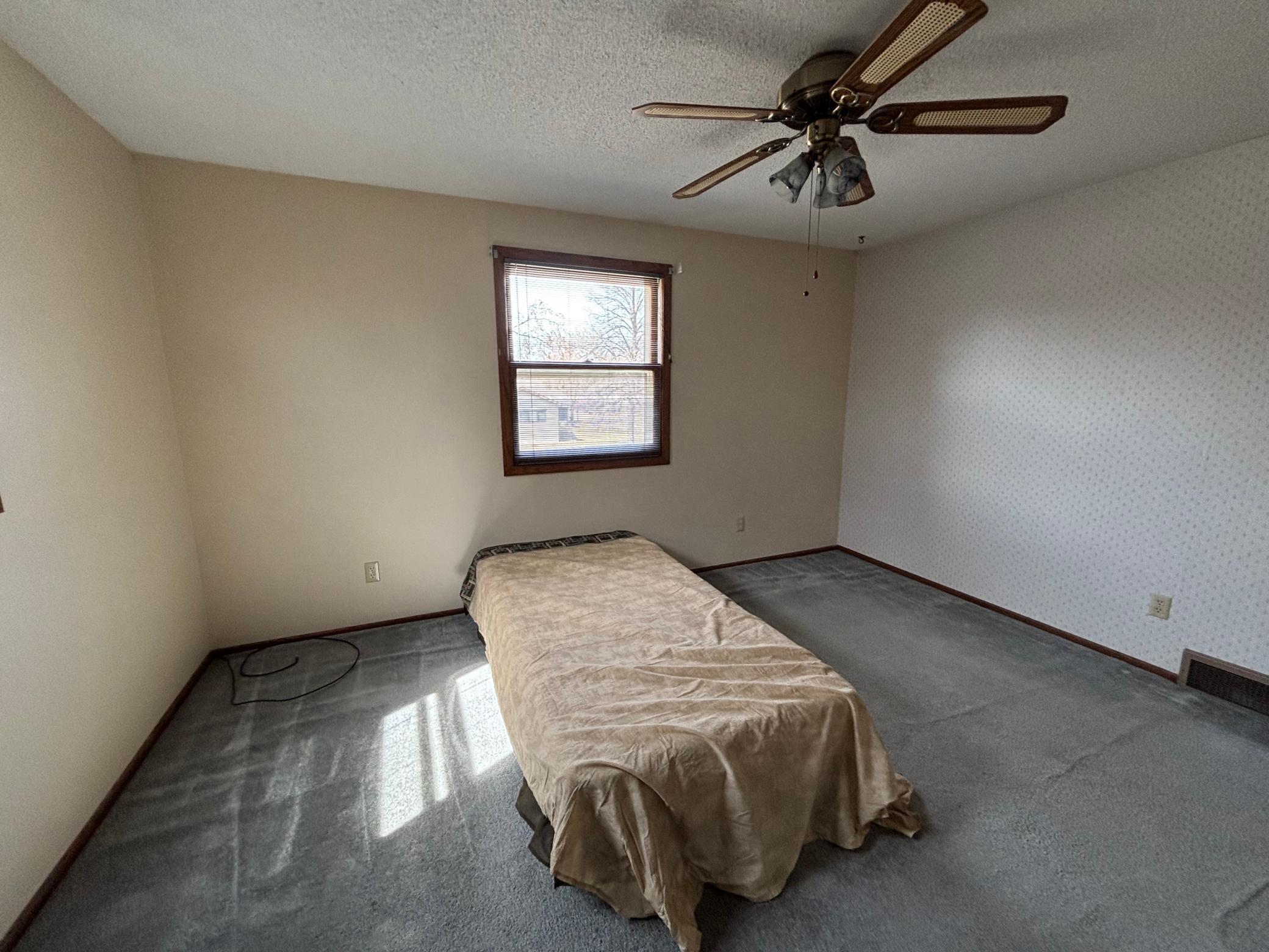 1969 single family home for sale at 804 Crocker Avenue S in Thief River Falls, MN — 4 bed, 3 bath (photo 23 of 33)
