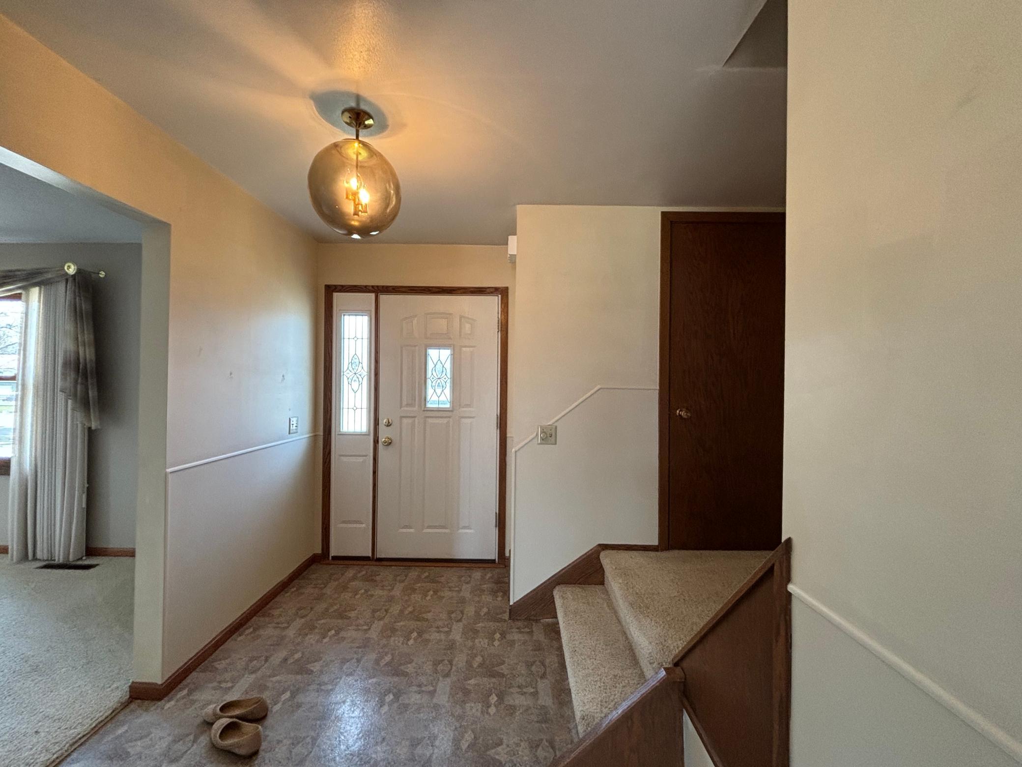 1969 single family home for sale at 804 Crocker Avenue S in Thief River Falls, MN — 4 bed, 3 bath (photo 5 of 33)