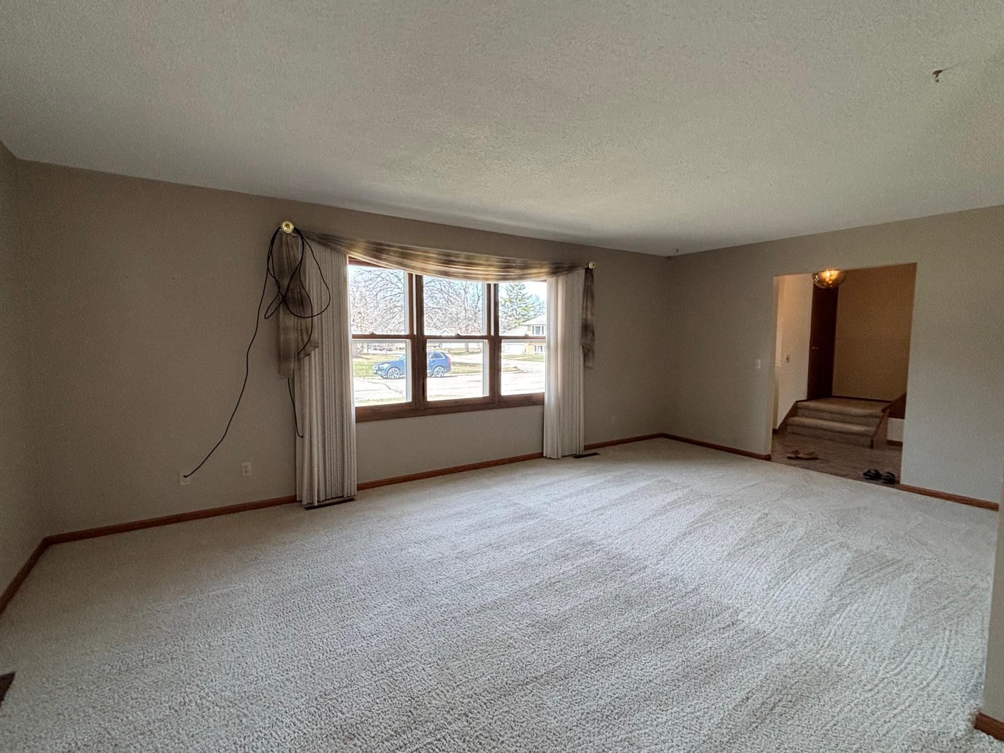 1969 single family home for sale at 804 Crocker Avenue S in Thief River Falls, MN — 4 bed, 3 bath (photo 7 of 33)
