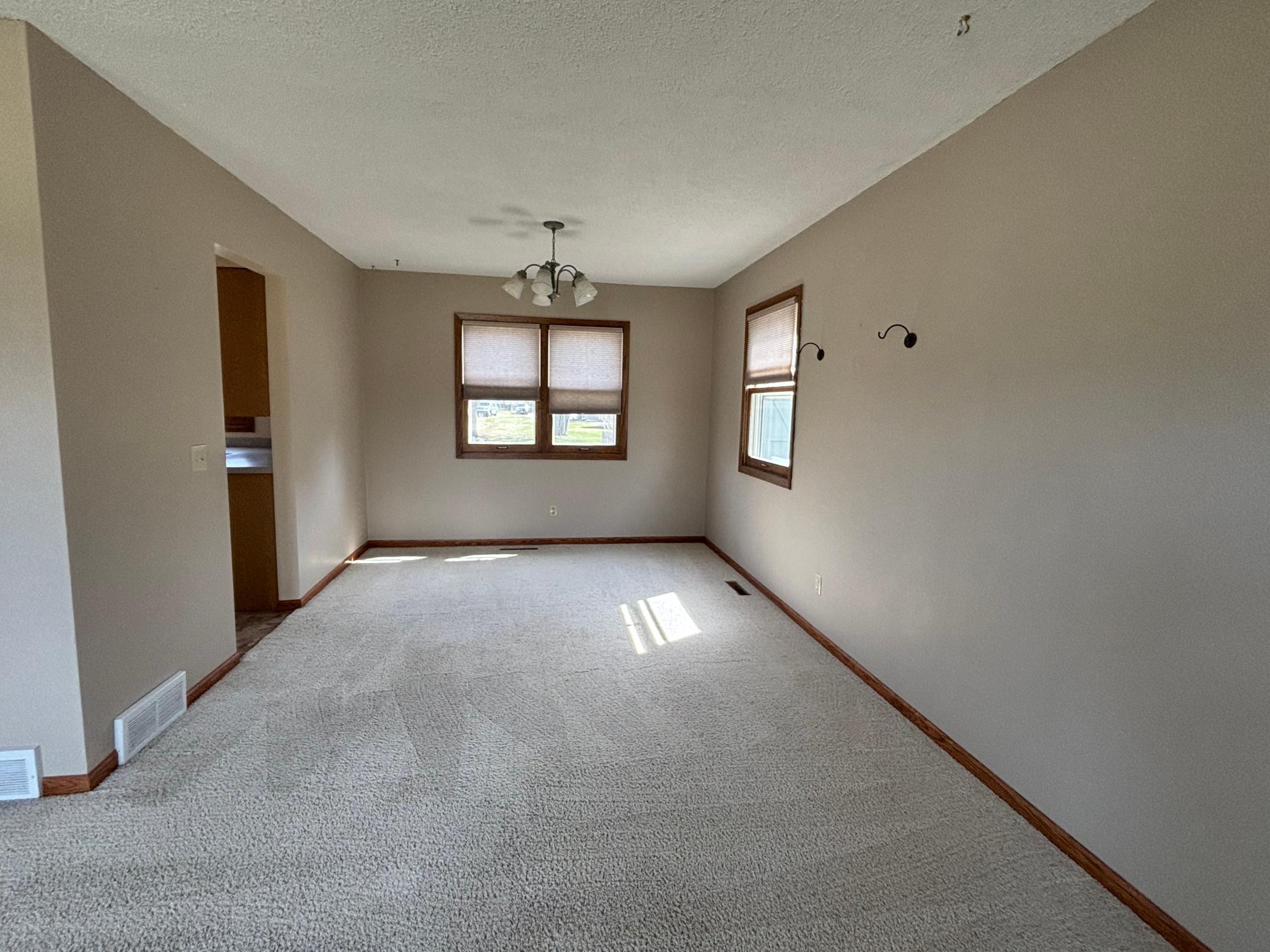 1969 single family home for sale at 804 Crocker Avenue S in Thief River Falls, MN — 4 bed, 3 bath (photo 8 of 33)