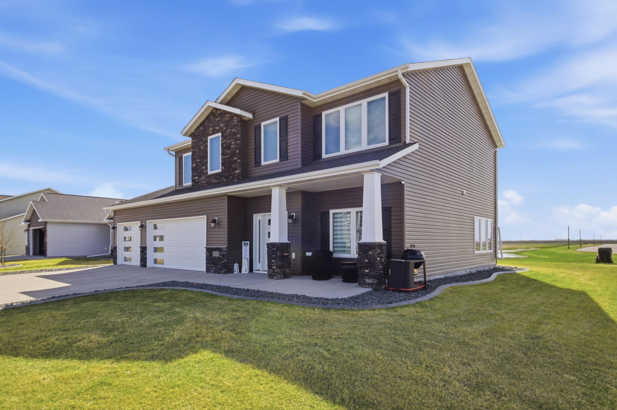 2017 single family home for sale at 5651 43rd Street S in Fargo, ND — 5 bed, 3 bath (photo 4 of 46)