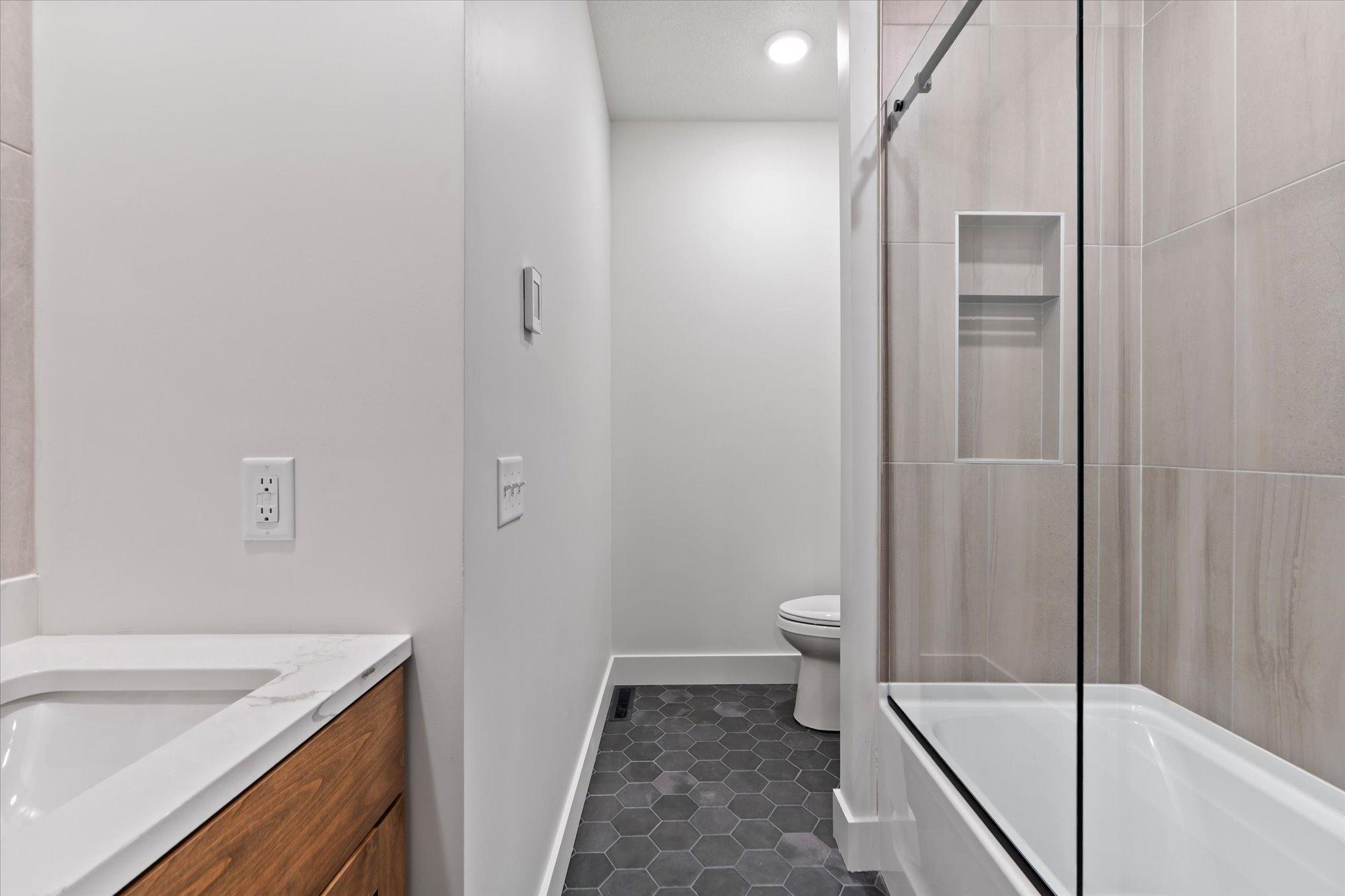 2026 single family home for sale at 11389 E Steamboat Bay Road in East Gull Lake, MN — 5 bed, 6 bath (photo 19 of 41)