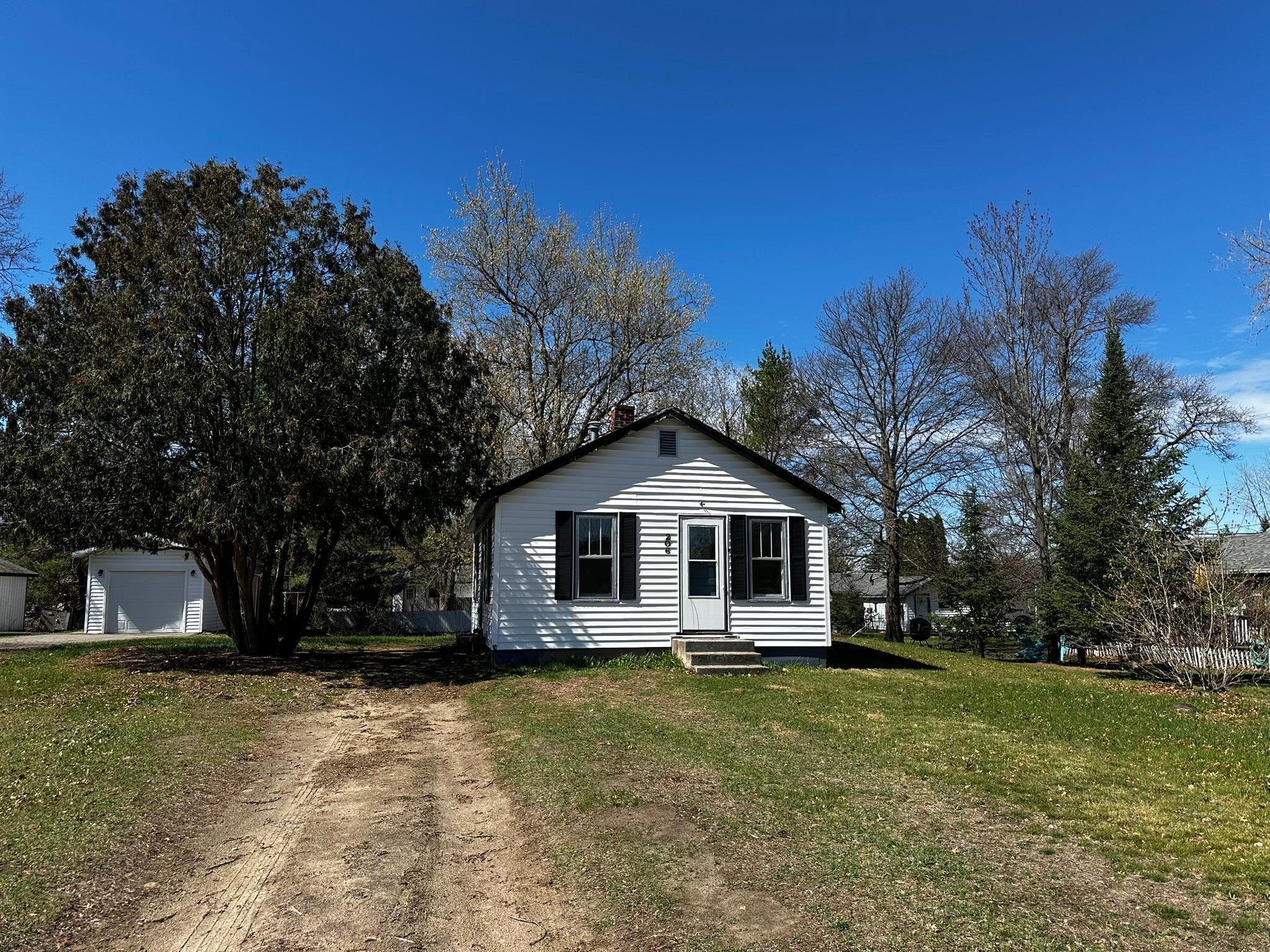 1908 single family home for sale at 206 SW 7th Street in Brainerd, MN — 1 bed, 1 bath (photo 2 of 11)