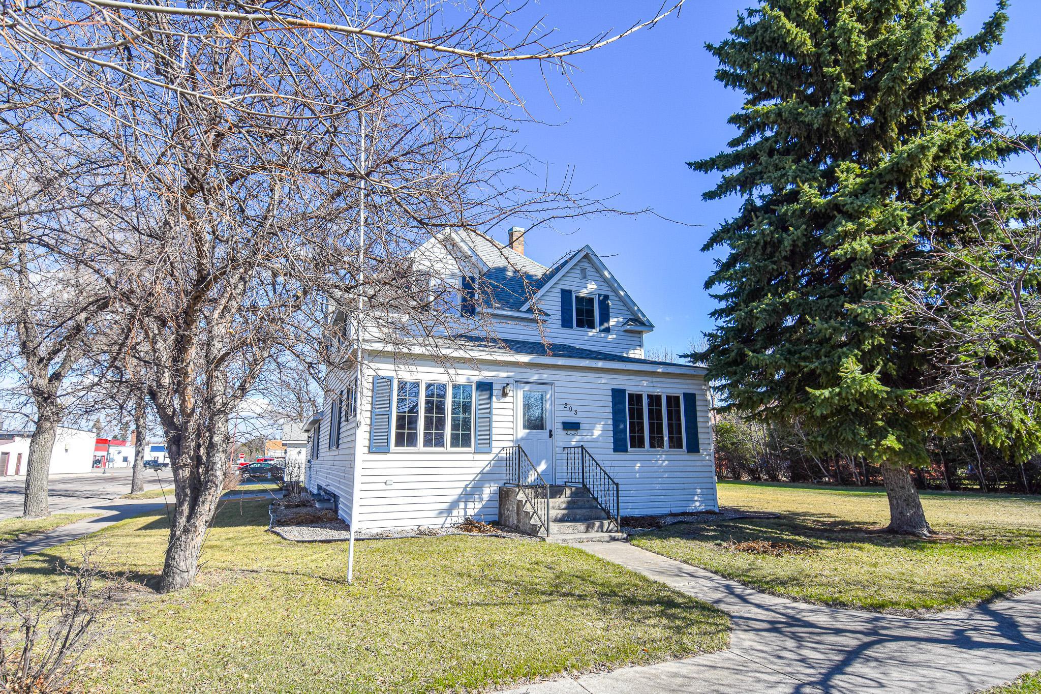 1969 single family home for sale at 203 E Fletcher Avenue in Warren, MN — 4 bed, 3 bath