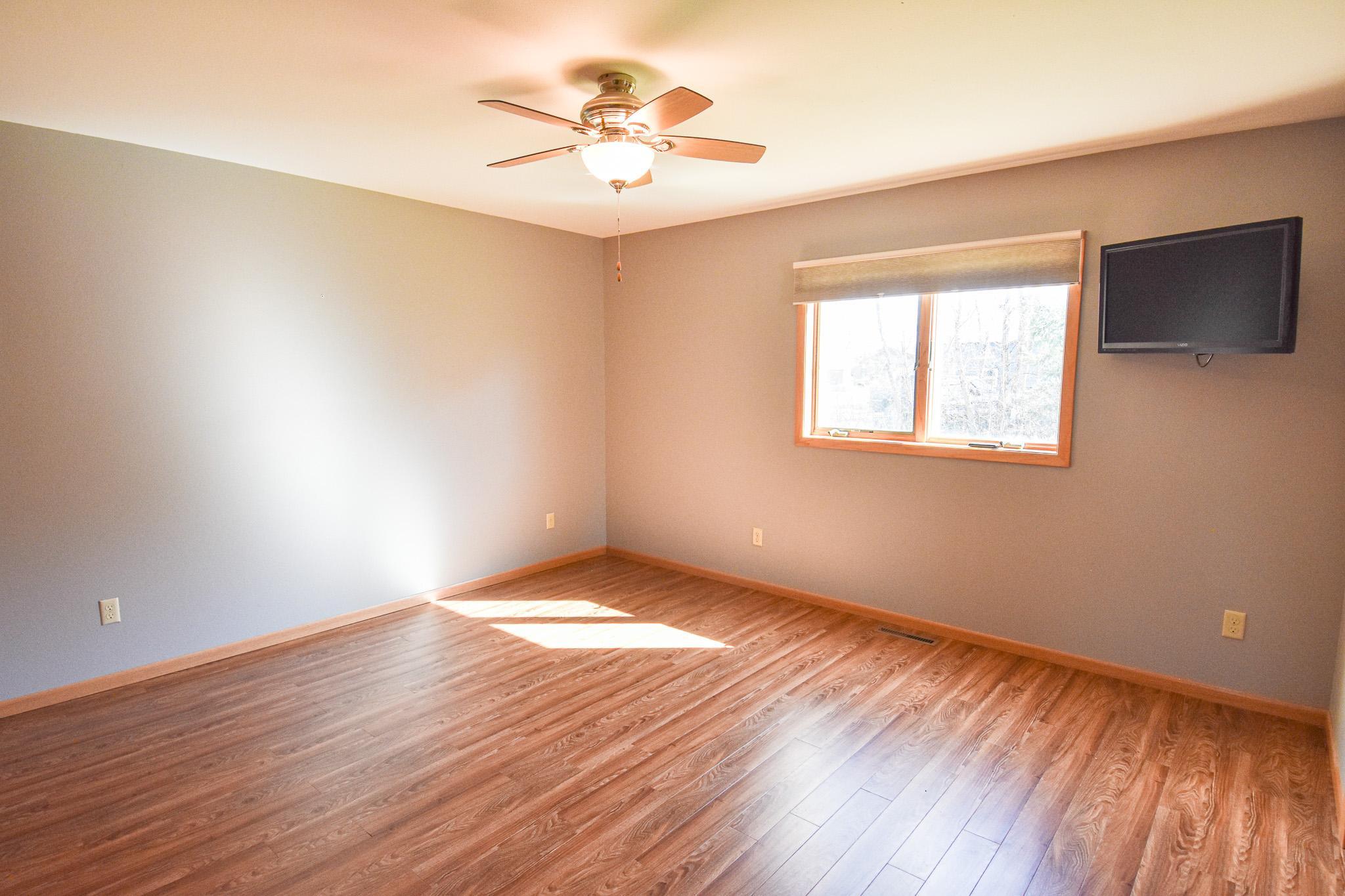1969 single family home for sale at 203 E Fletcher Avenue in Warren, MN — 4 bed, 3 bath (photo 35 of 57)