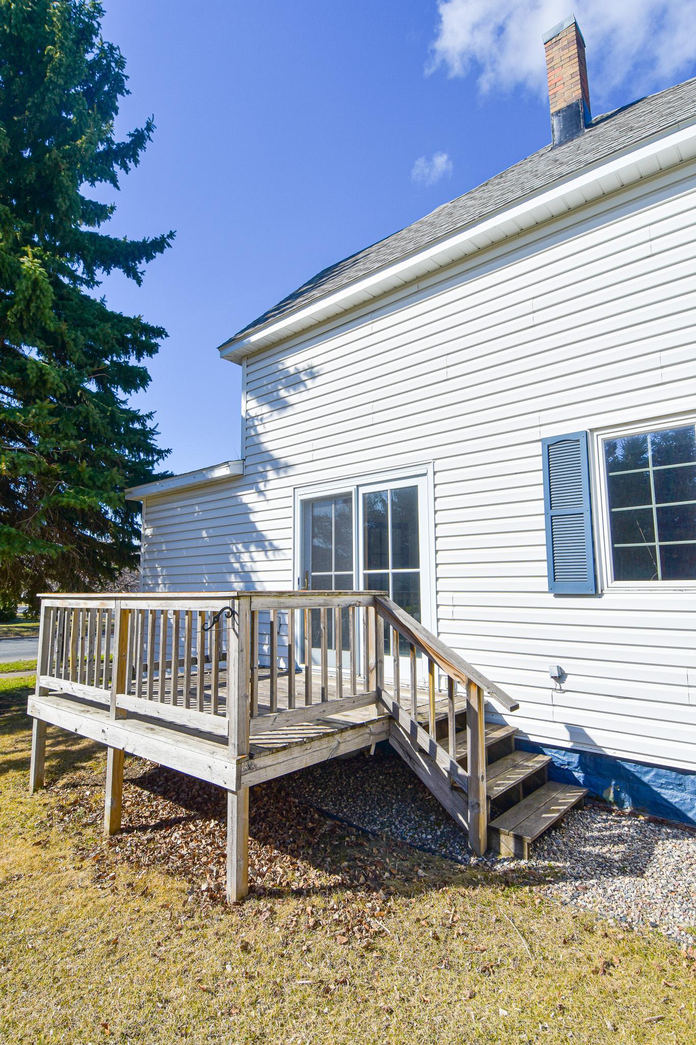 1969 single family home for sale at 203 E Fletcher Avenue in Warren, MN — 4 bed, 3 bath (photo 5 of 57)