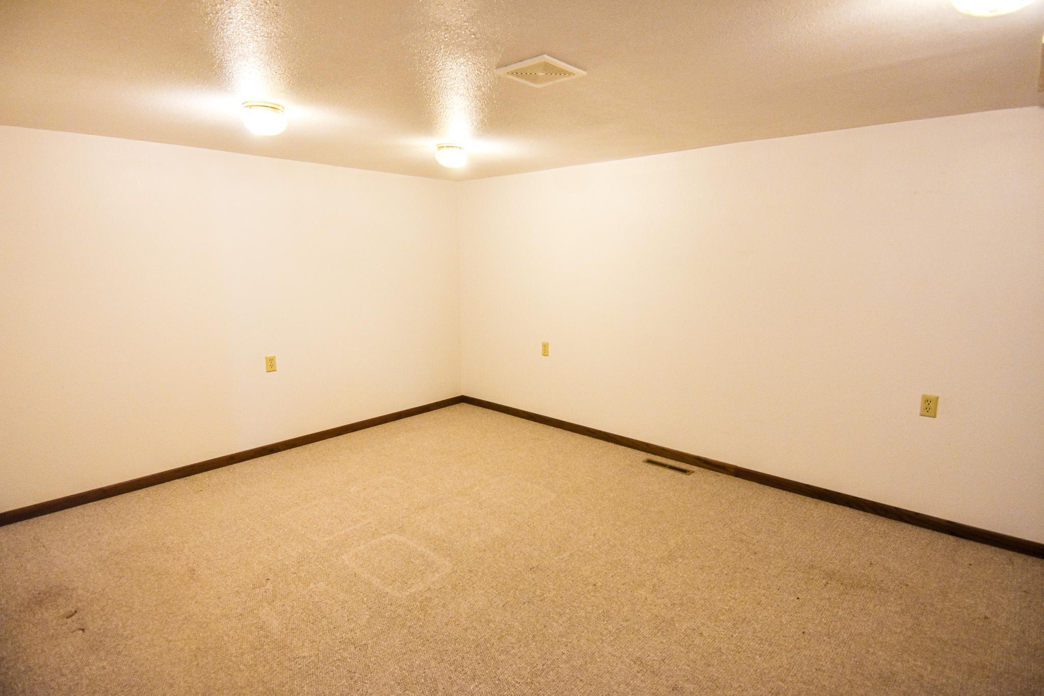1969 single family home for sale at 203 E Fletcher Avenue in Warren, MN — 4 bed, 3 bath (photo 44 of 57)