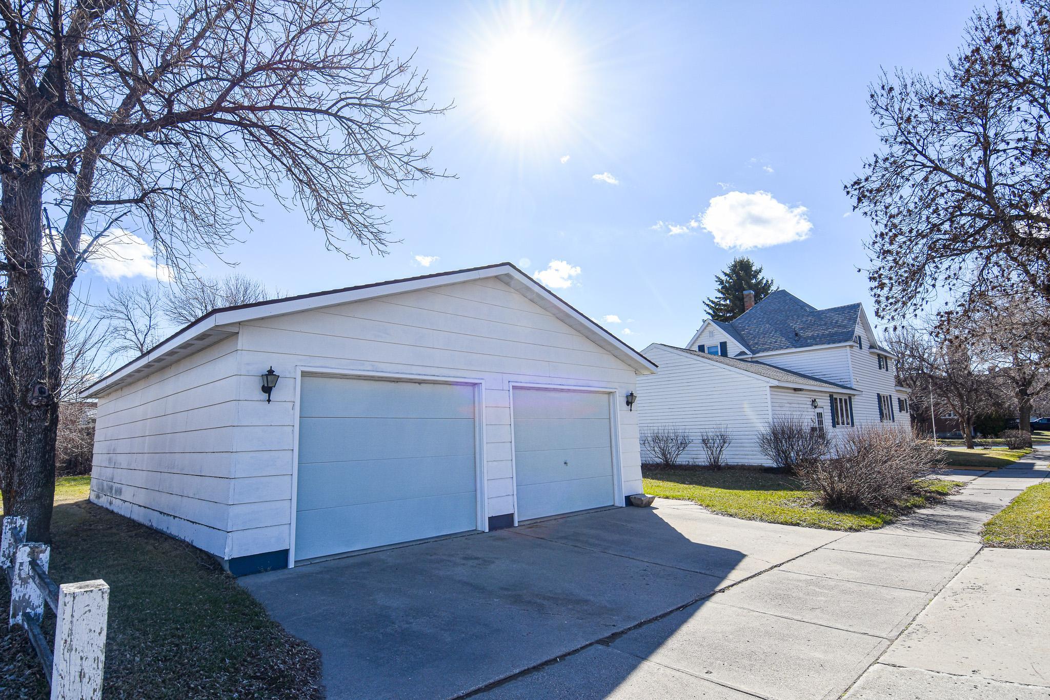 1969 single family home for sale at 203 E Fletcher Avenue in Warren, MN — 4 bed, 3 bath (photo 7 of 57)