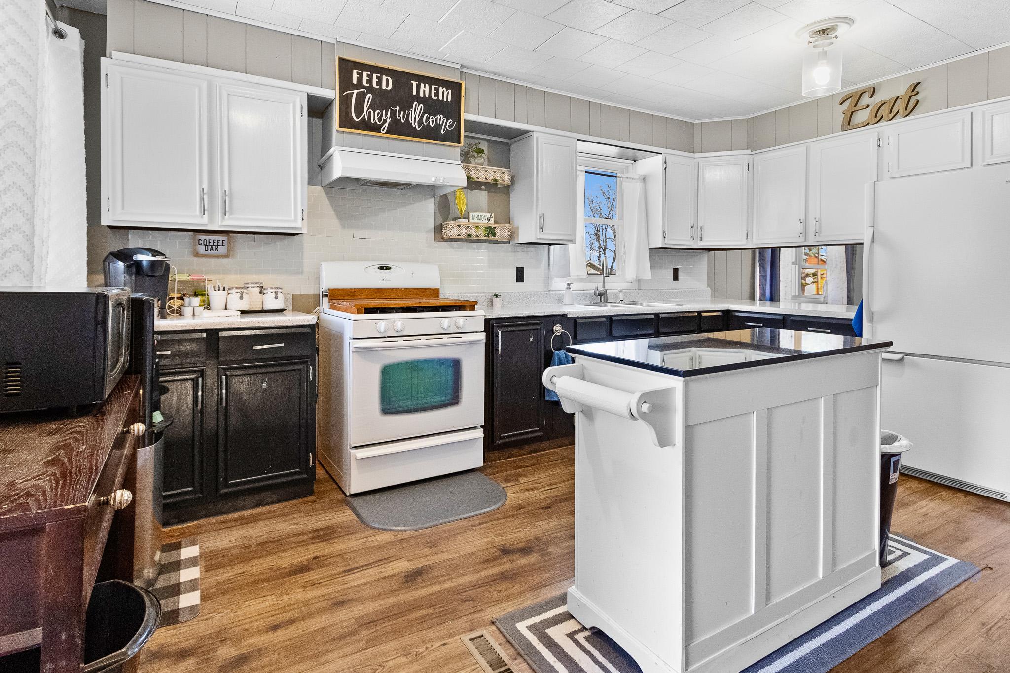 1973 single family home for sale at 22379 519th Lane in McGregor, MN — 2 bed, 2 bath (photo 7 of 26)