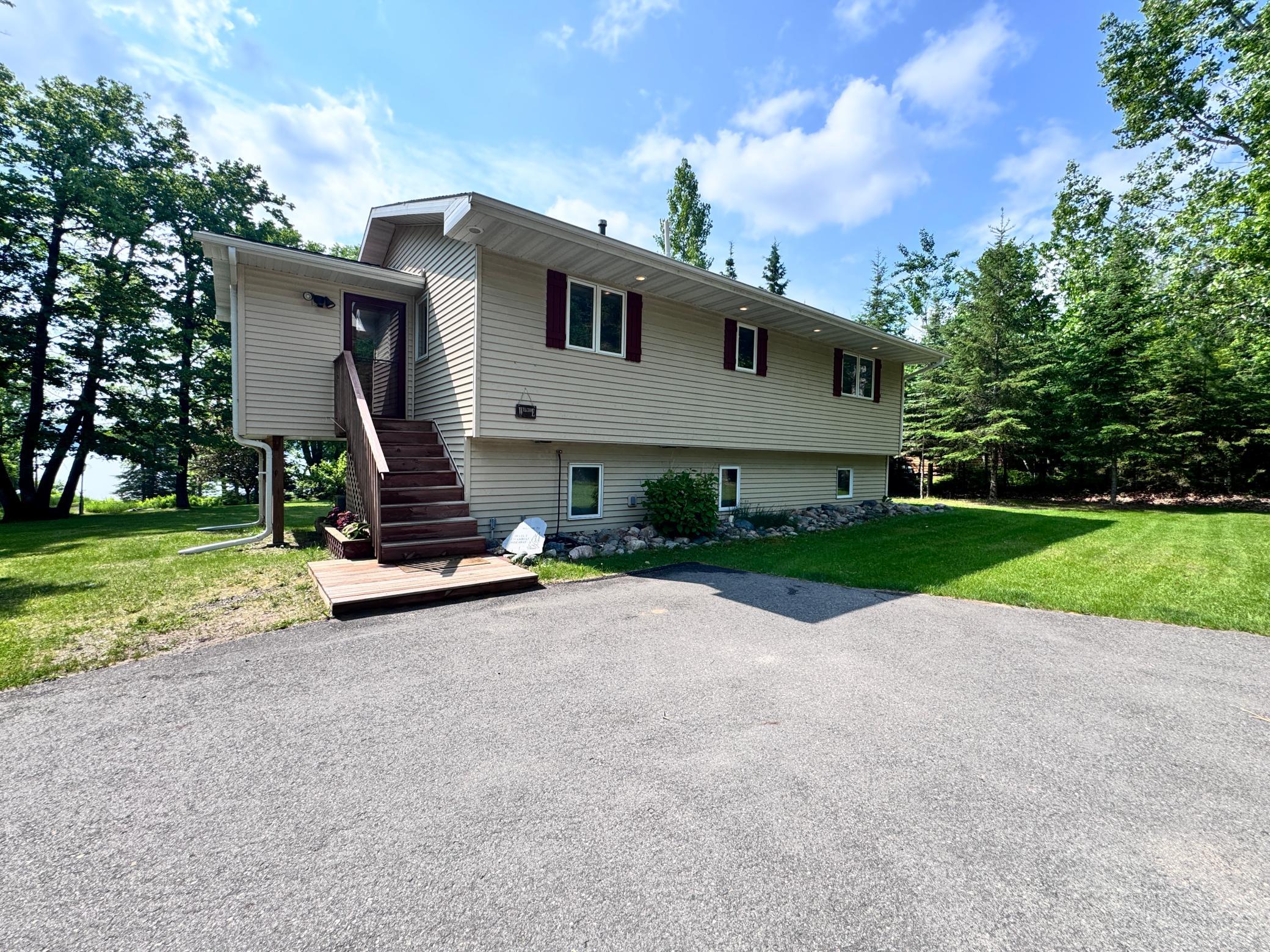 1998 single family home for sale at 32061 Primrose Lane in Laporte, MN — 3 bed, 2 bath (photo 4 of 101)