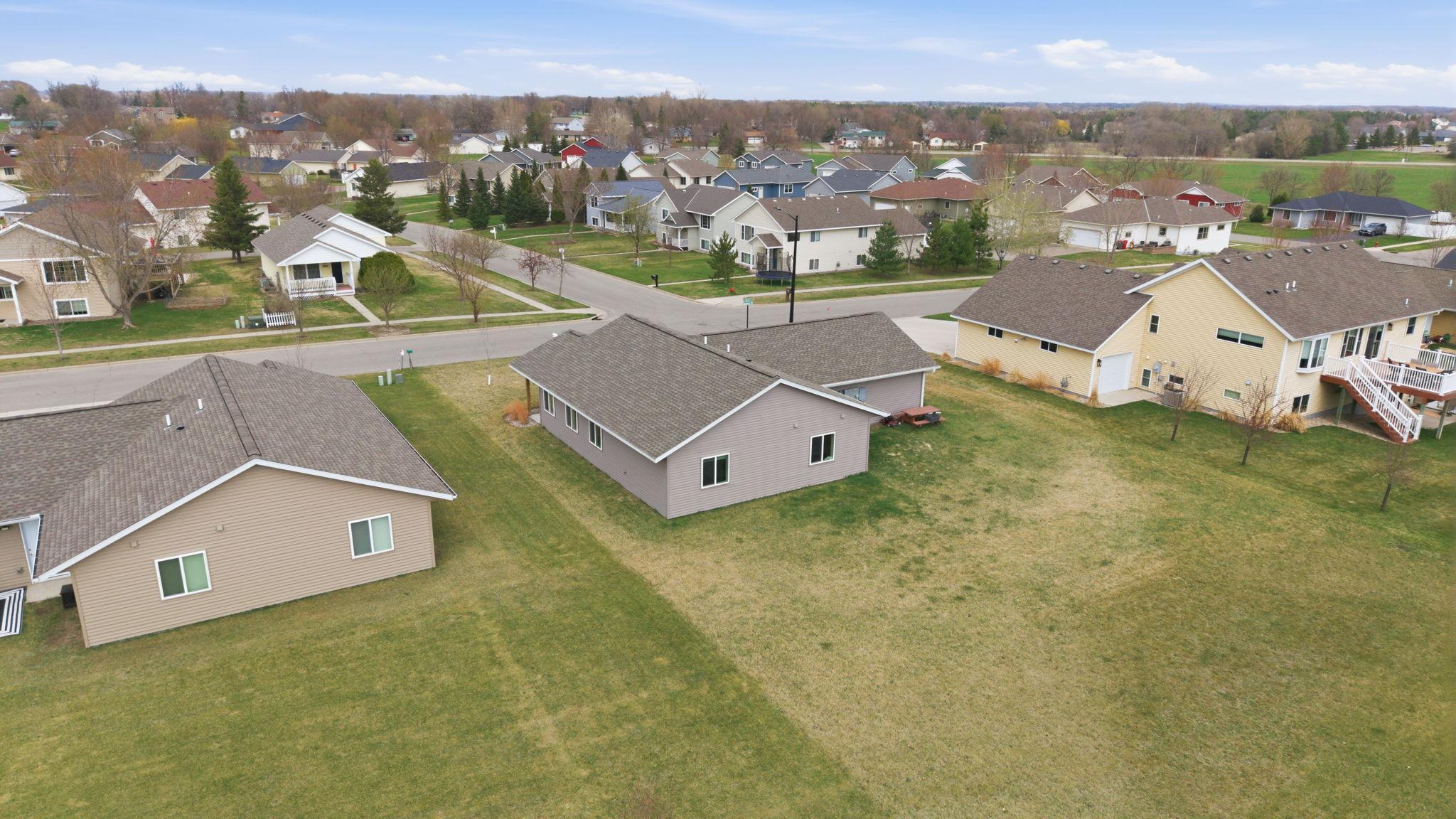2022 single family home for sale at 1504 Jasmine Drive in Alexandria, MN — 3 bed, 1 bath (photo 3 of 18)