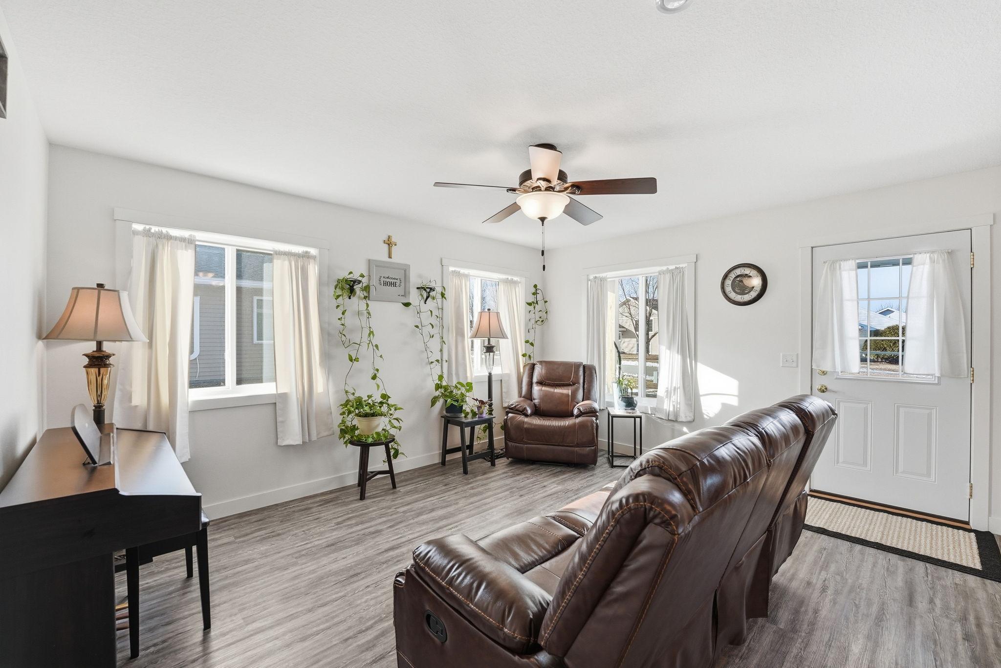 2022 single family home for sale at 1504 Jasmine Drive in Alexandria, MN — 3 bed, 1 bath (photo 9 of 18)