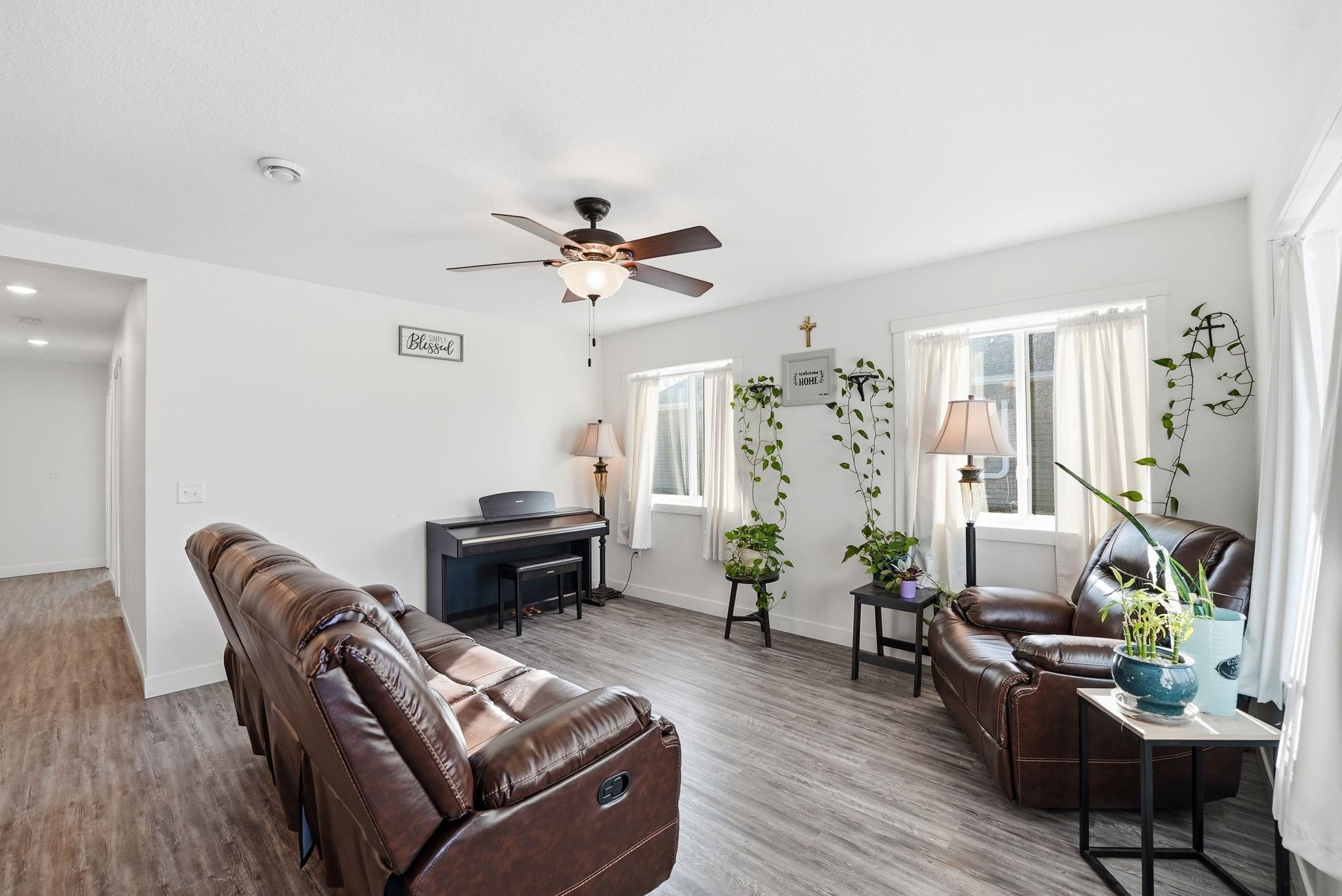 2022 single family home for sale at 1504 Jasmine Drive in Alexandria, MN — 3 bed, 1 bath (photo 10 of 18)