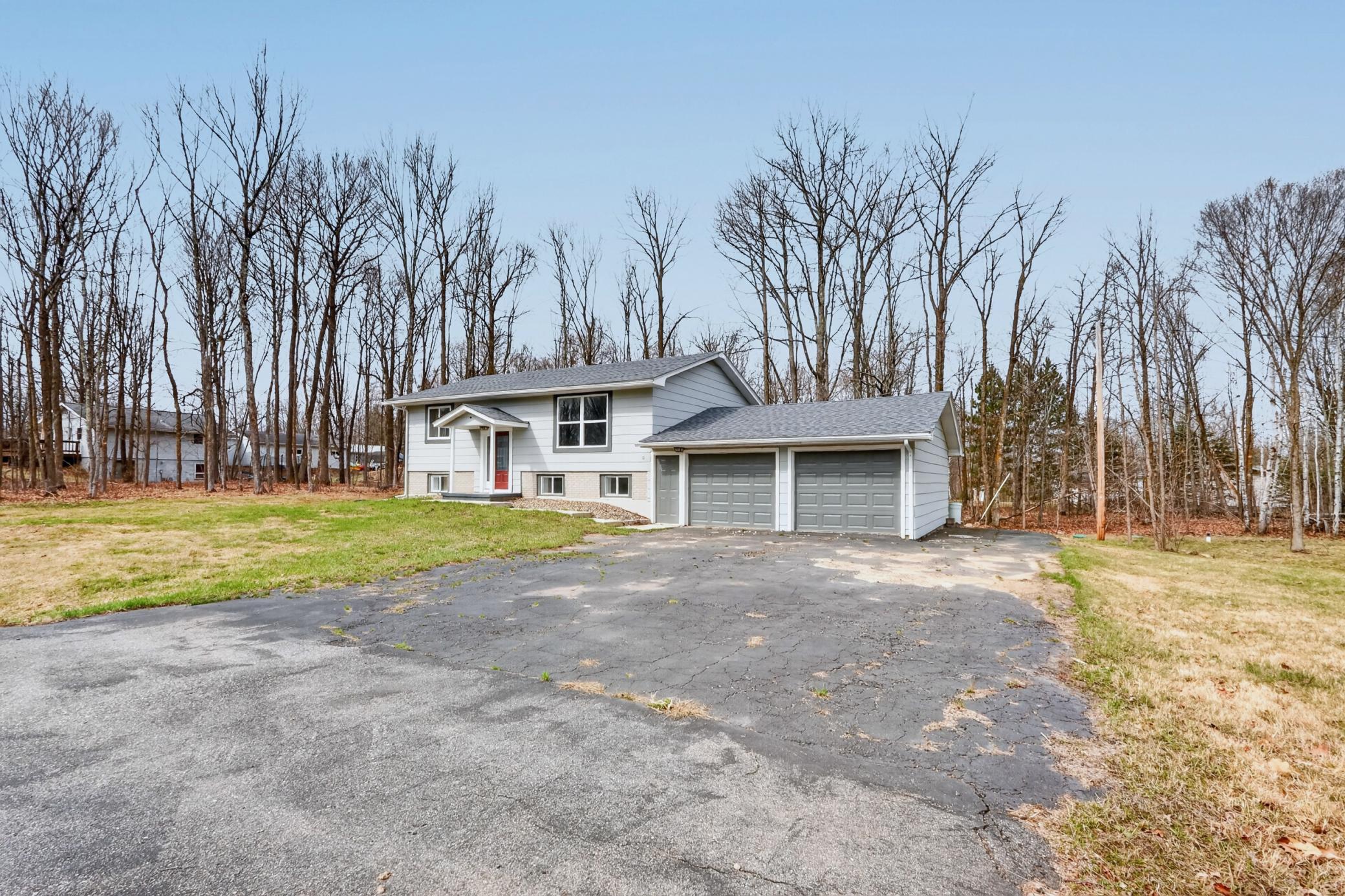 1971 single family home for sale at 814 Rogers Avenue in Grand Rapids, MN — 4 bed, 2 bath (photo 2 of 43)