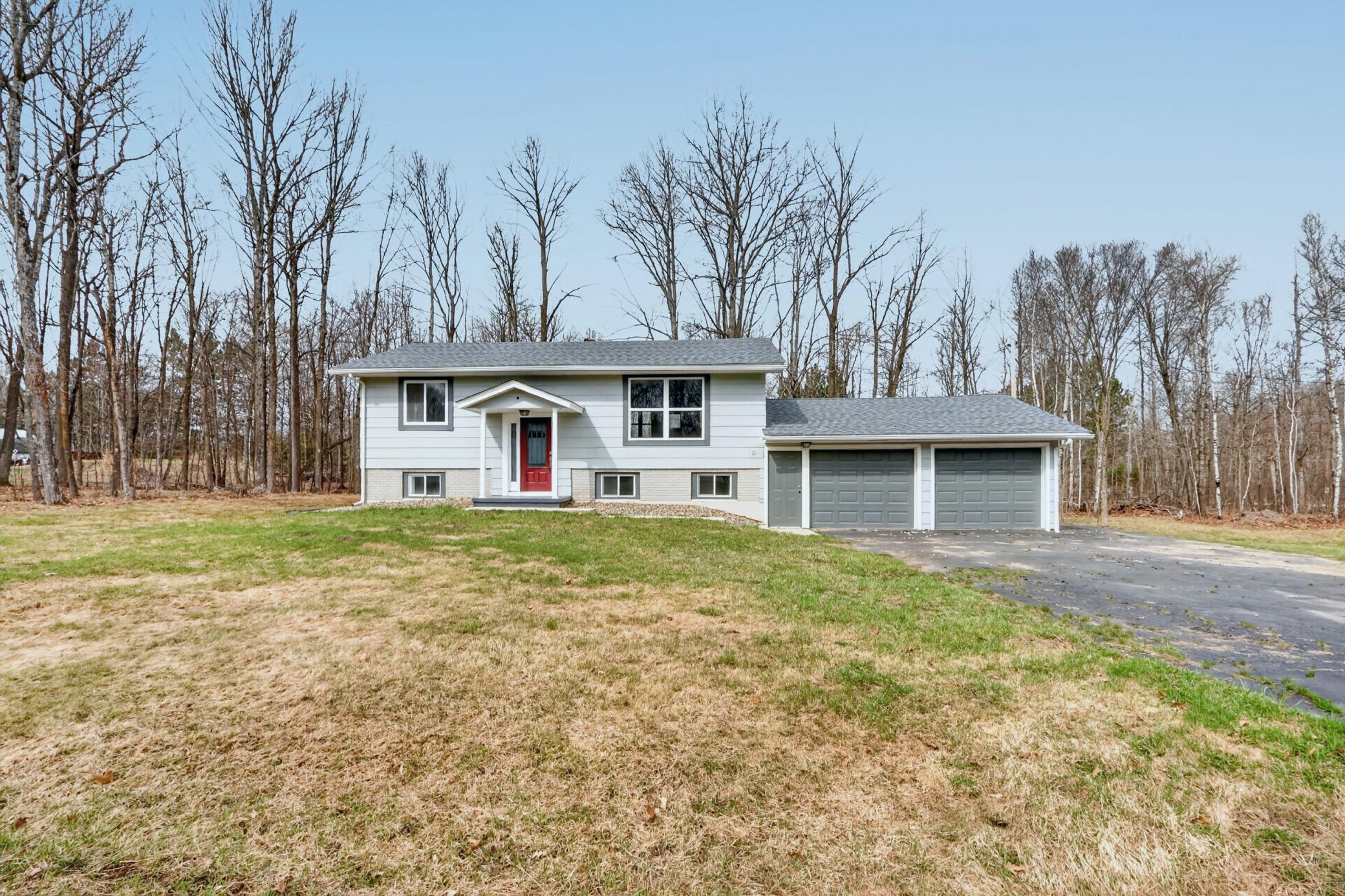 1971 single family home for sale at 814 Rogers Avenue in Grand Rapids, MN — 4 bed, 2 bath (photo 4 of 43)