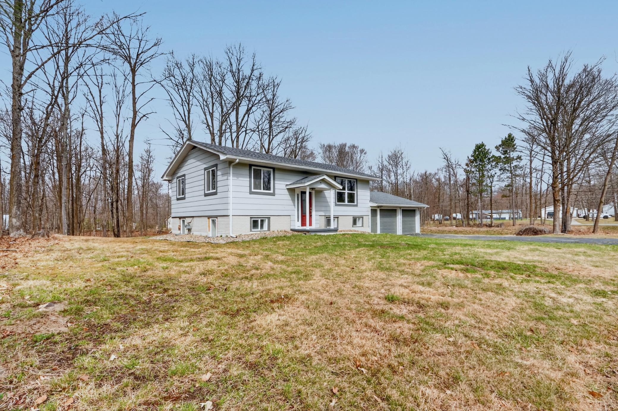 1971 single family home for sale at 814 Rogers Avenue in Grand Rapids, MN — 4 bed, 2 bath (photo 5 of 43)